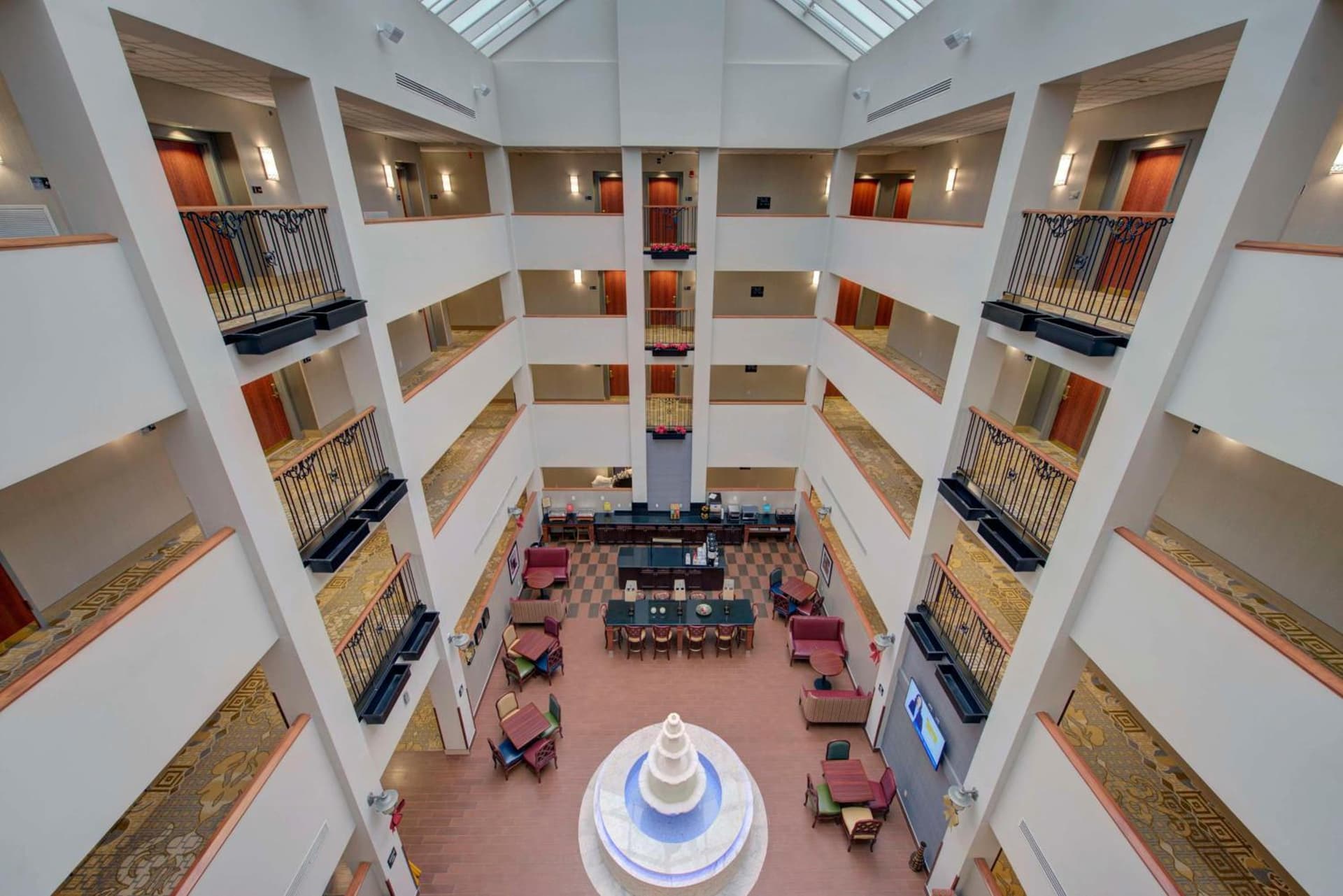 Hampton Inn & Suites By Hilton - Rockville Centre gallery photo in Rockville Centre, NY — image 7