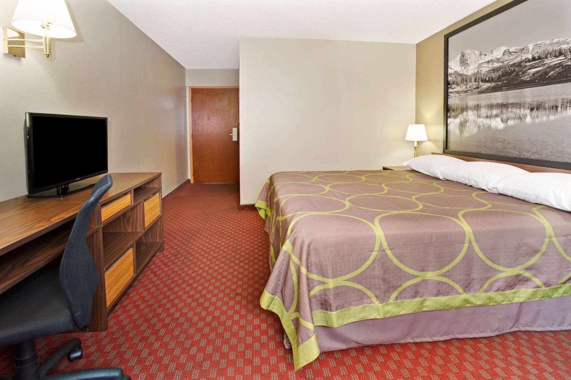 Super 8 by Wyndham Longmont/Del Camino gallery photo in Longmont, CO — image 10