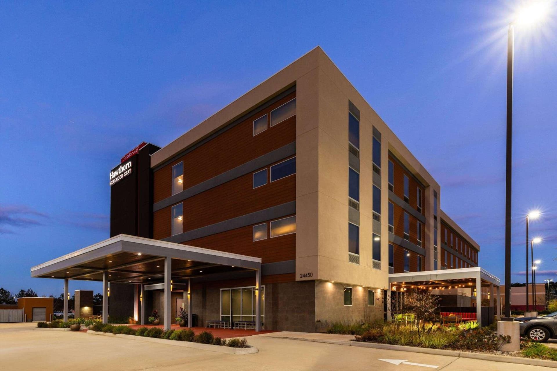 Hawthorn Extended Stay by Wyndham Kingwood Houston interior in Kingwood, TX — gallery photo 2