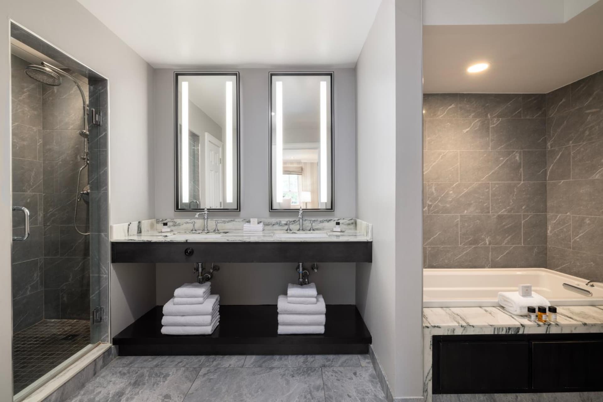 The Equinox Golf Resort & Spa gallery photo in Manchester — image 49