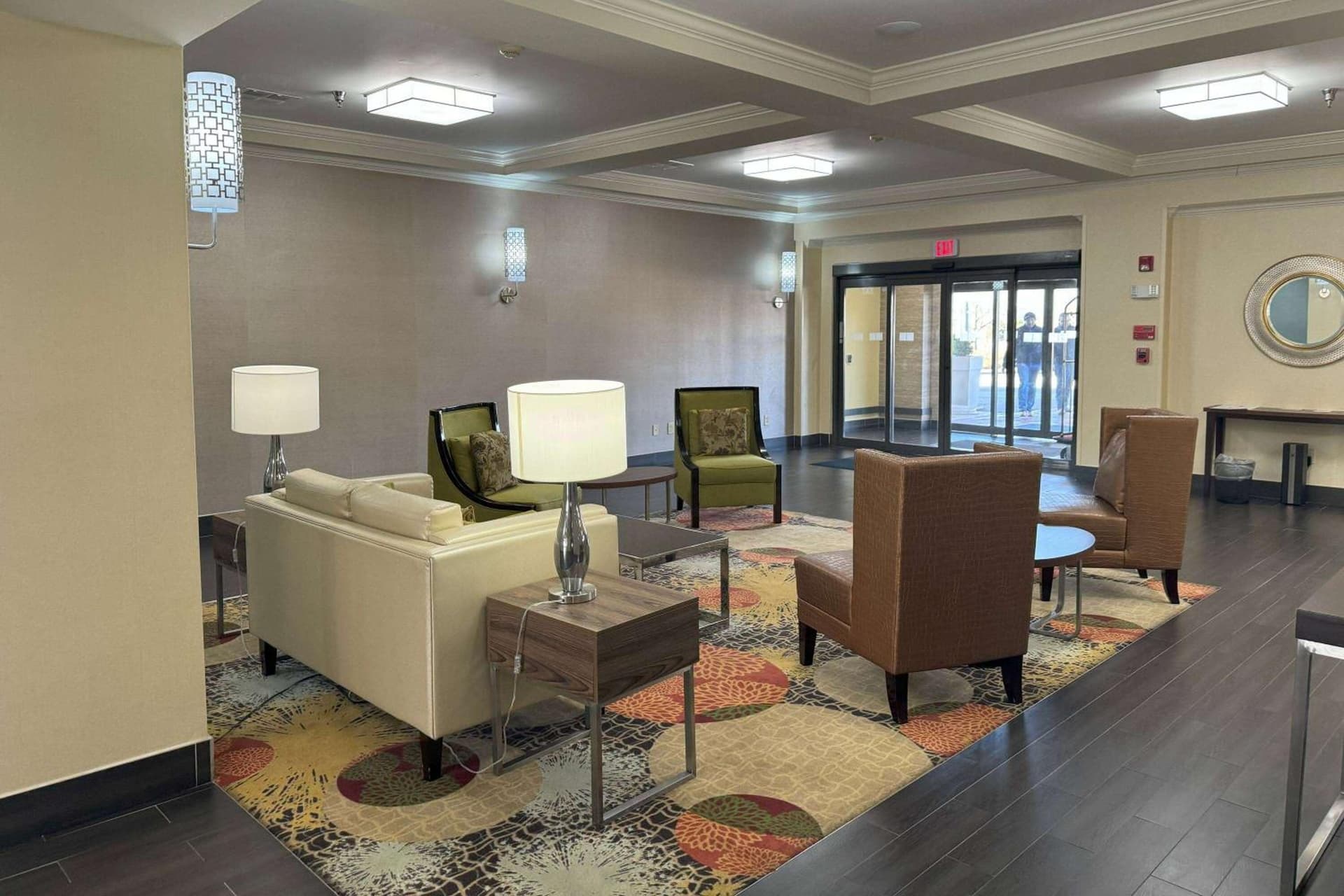 La Quinta Inn & Suites by Wyndham Bessemer interior in Bessemer, AL — gallery photo 2