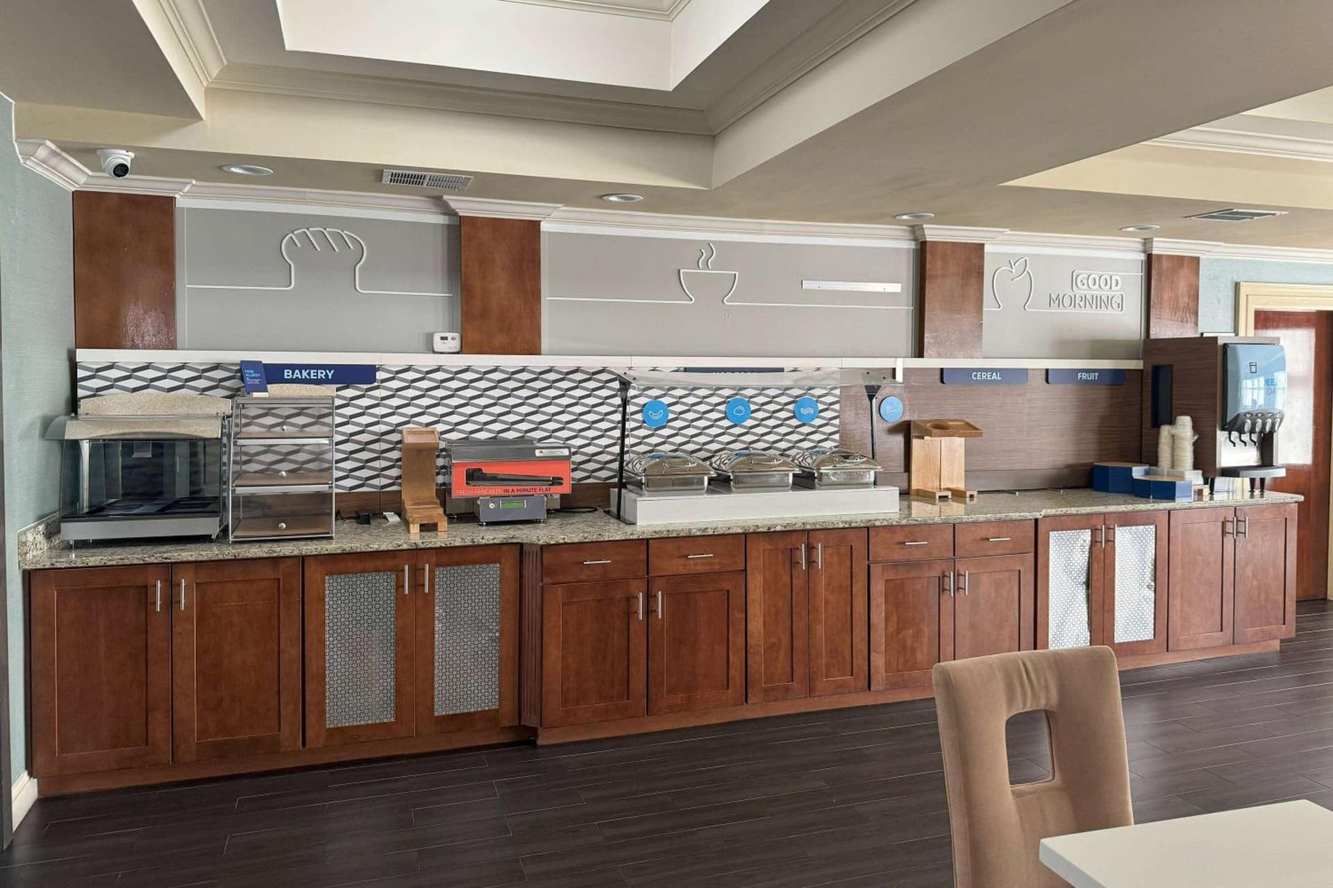 La Quinta Inn & Suites by Wyndham Bessemer property views in Bessemer, AL — gallery photo 3