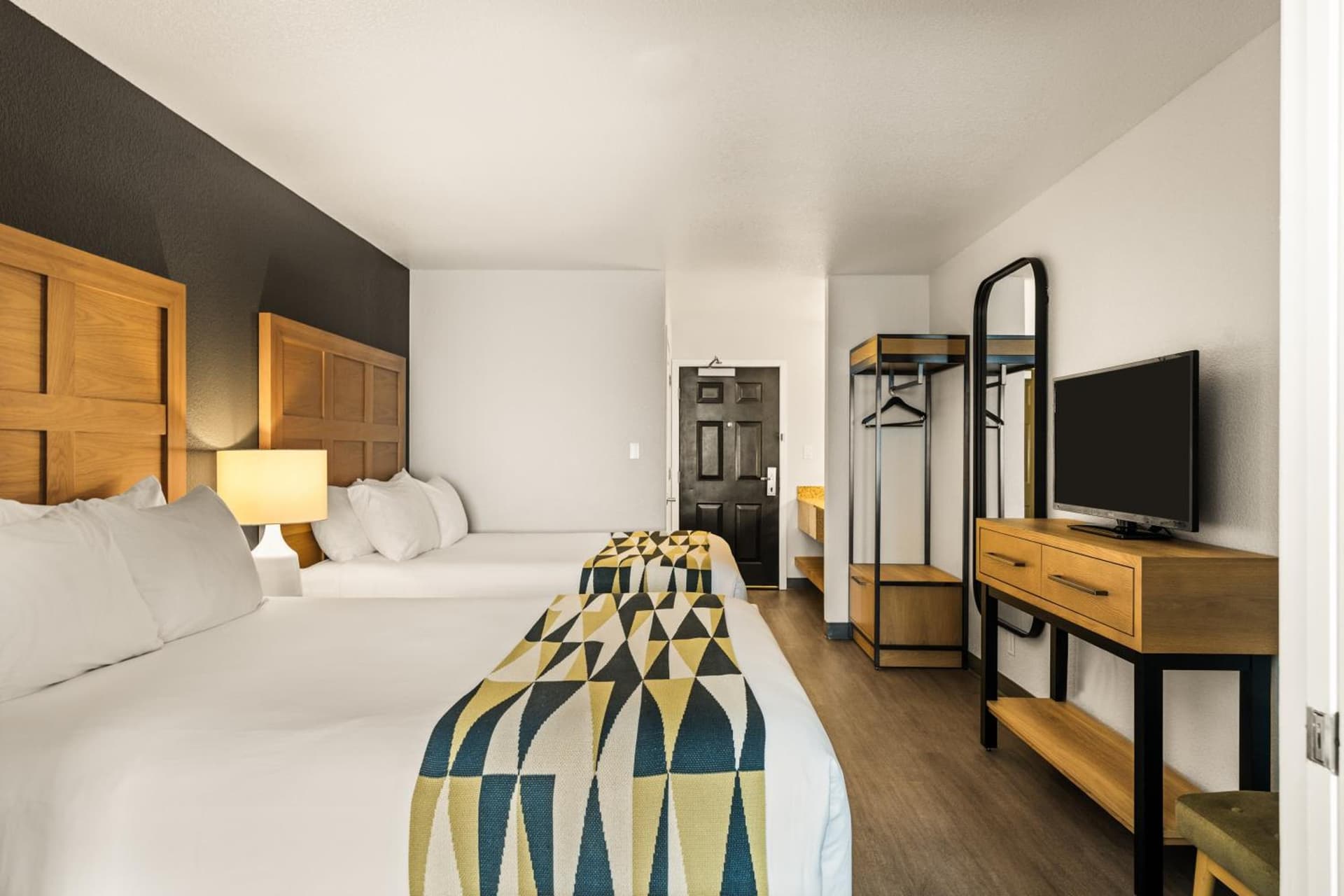 Oxford Suites Redding gallery photo in Redding, CA — image 34