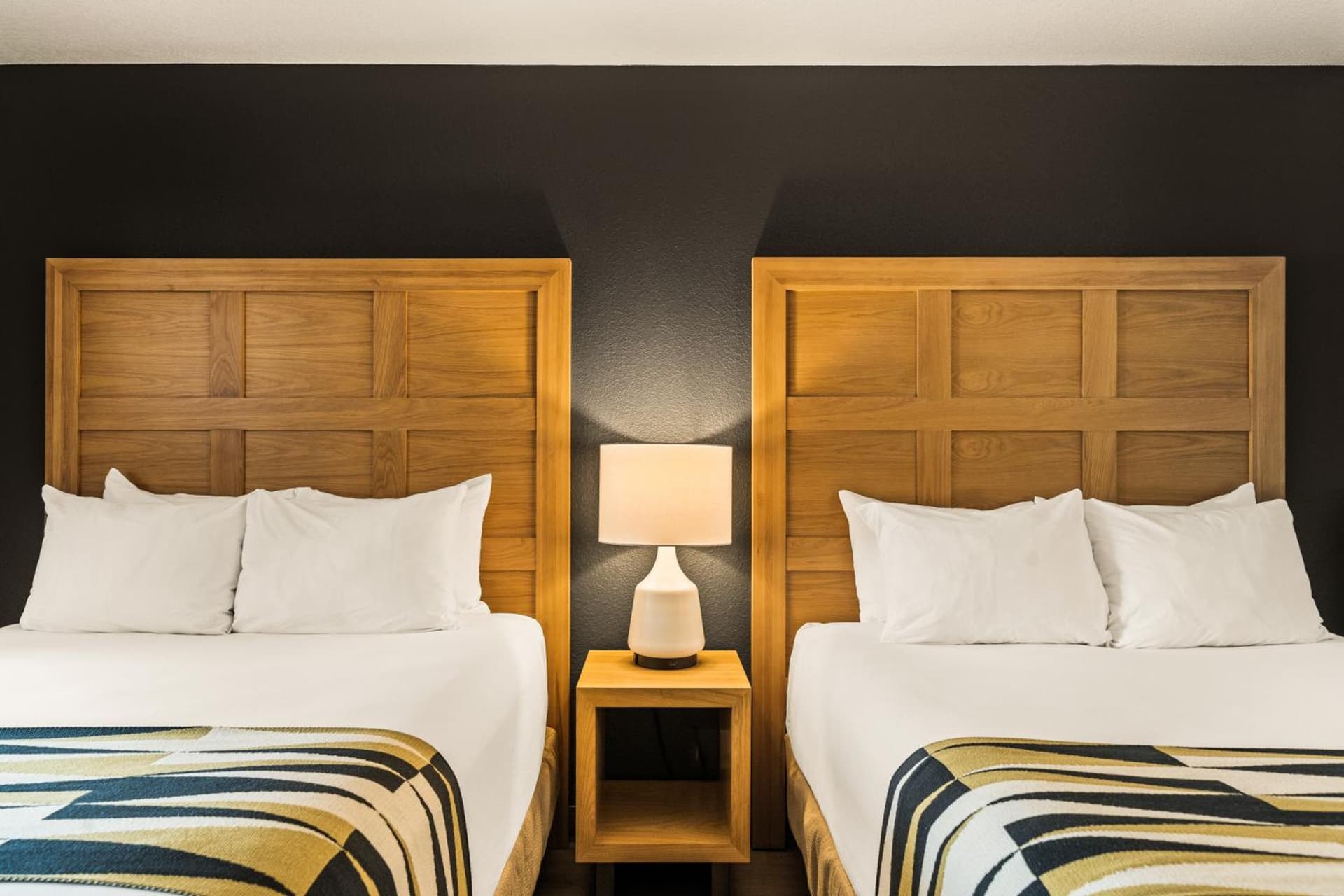 Oxford Suites Redding gallery photo in Redding, CA — image 5