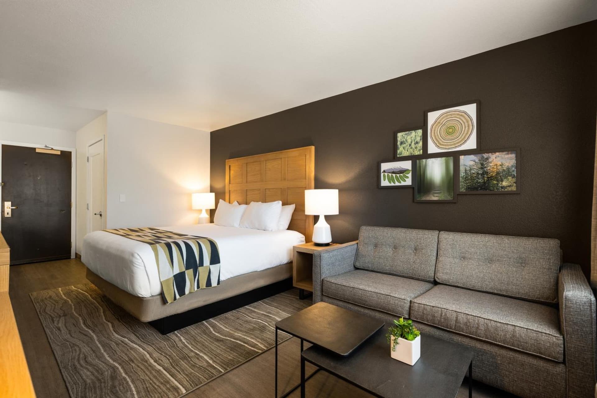 Oxford Suites Redding gallery photo in Redding, CA — image 14
