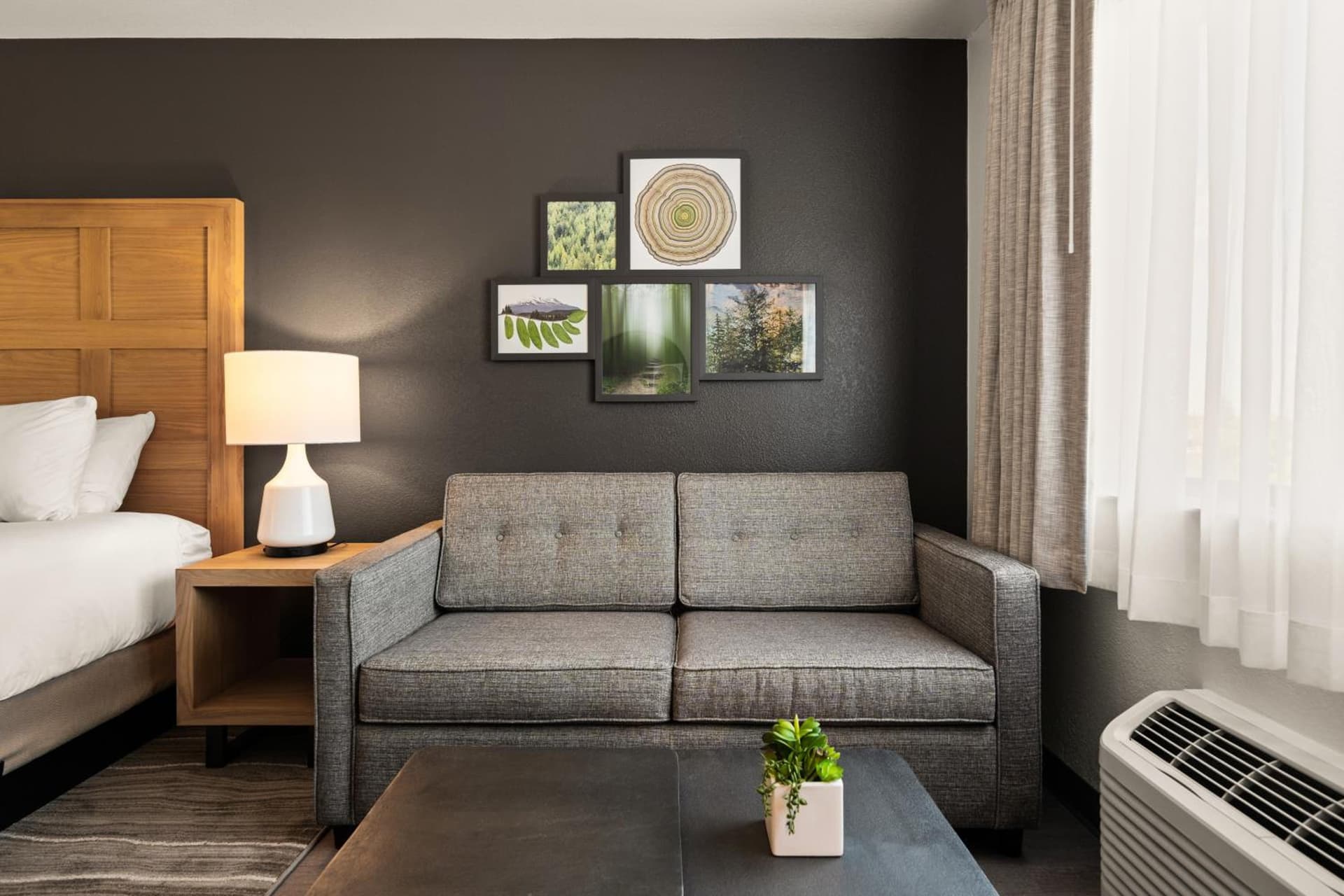 Oxford Suites Redding gallery photo in Redding, CA — image 33