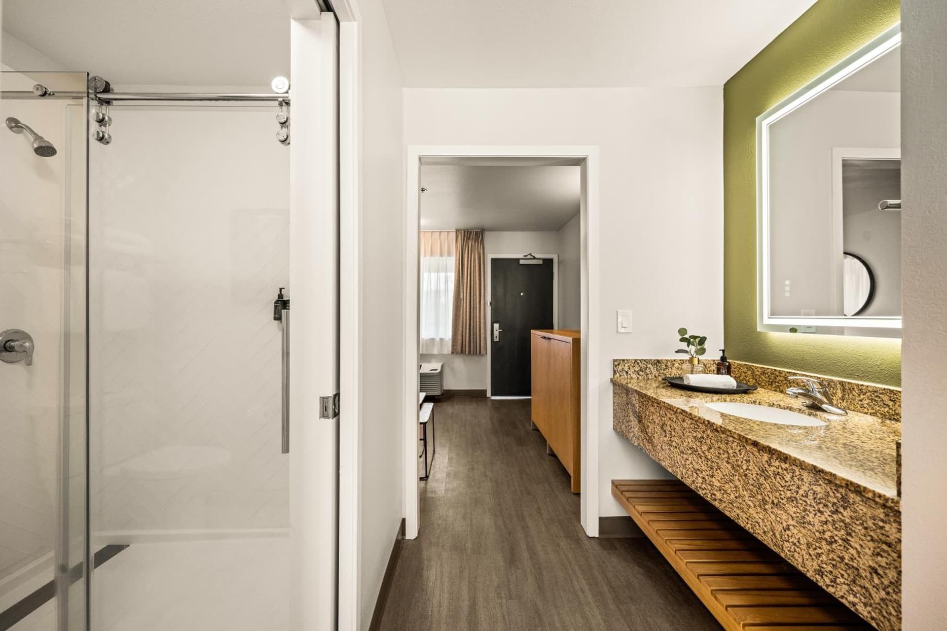 Oxford Suites Redding gallery photo in Redding, CA — image 53