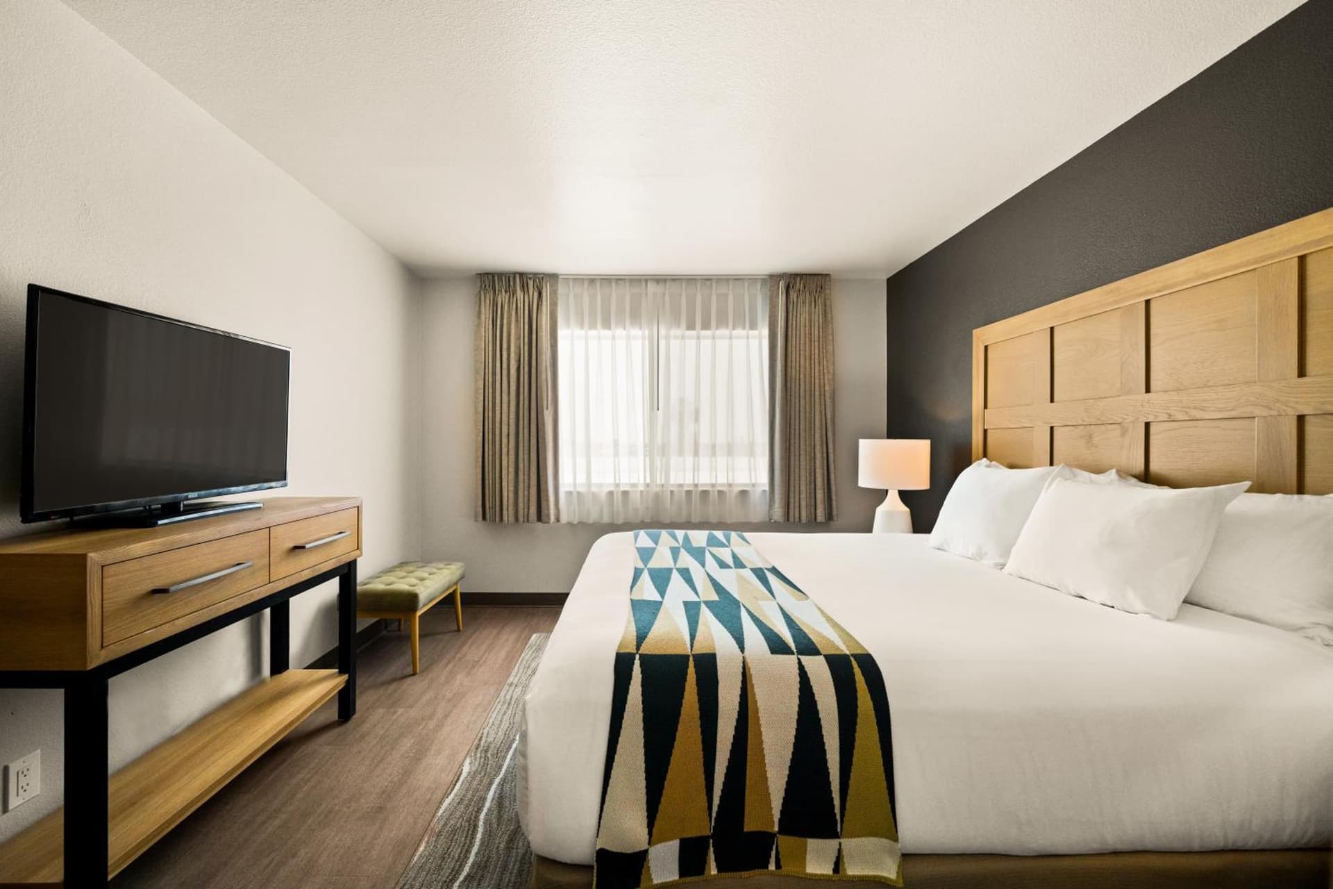 Oxford Suites Redding gallery photo in Redding, CA — image 19