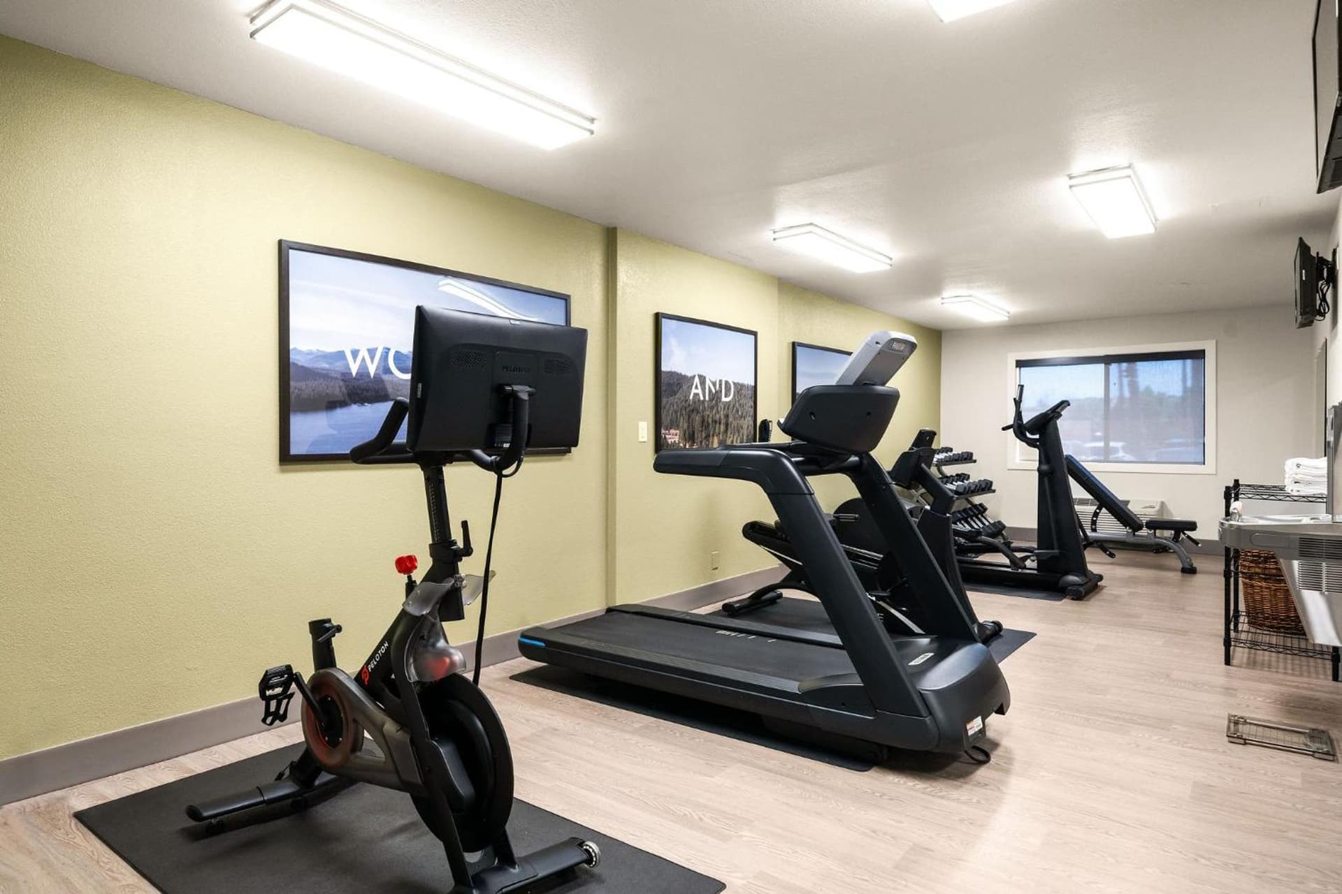Oxford Suites Redding gallery photo in Redding, CA — image 6
