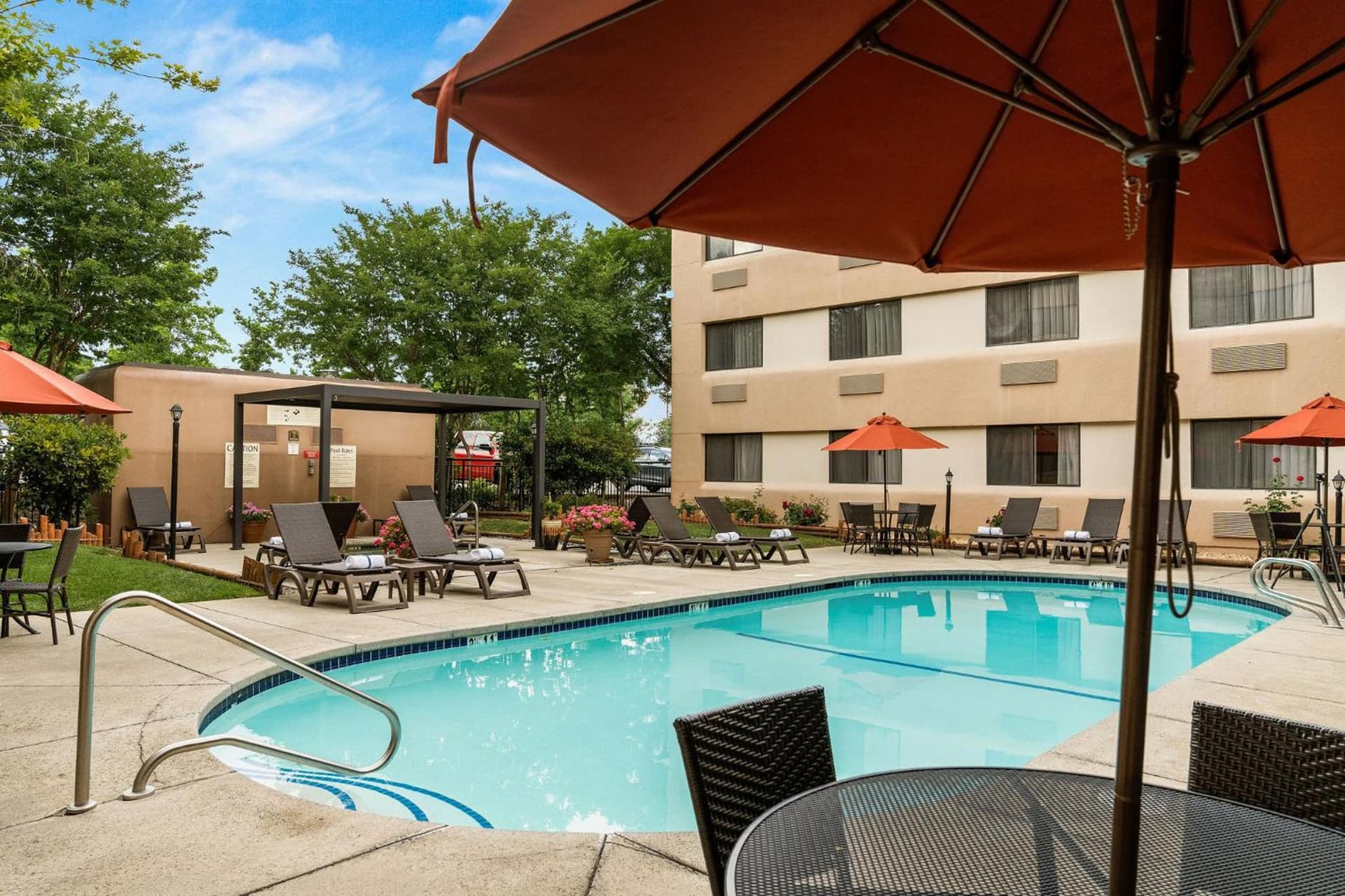 Oxford Suites Redding interior in Redding, CA — gallery photo 2