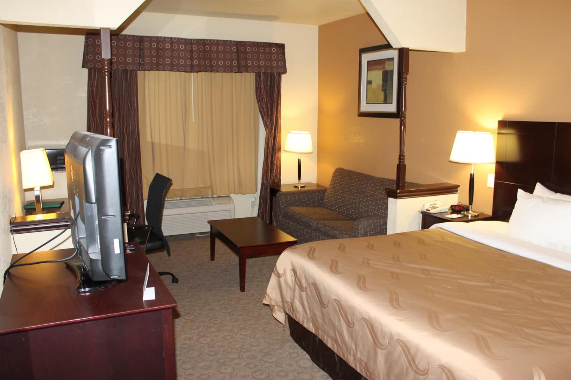 Quality Inn & Suites Terrell interior in Terrell, TX — gallery photo 2