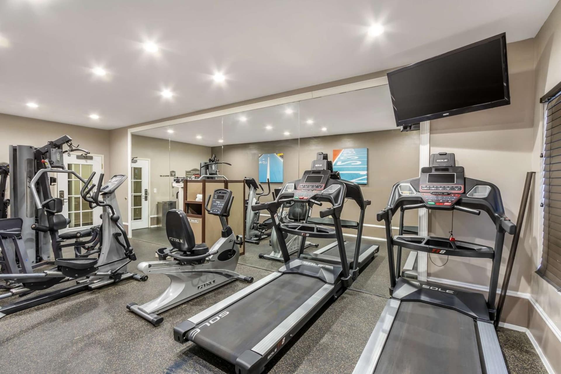Comfort Inn & Suites North Charleston - Northwoods gallery photo in Charleston, SC — image 27
