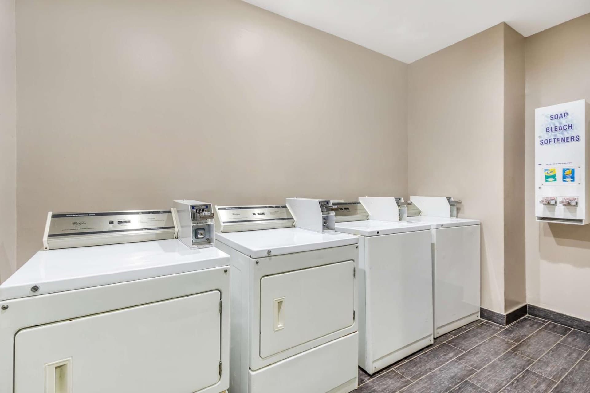 Comfort Inn & Suites North Charleston - Northwoods gallery photo in Charleston, SC — image 9