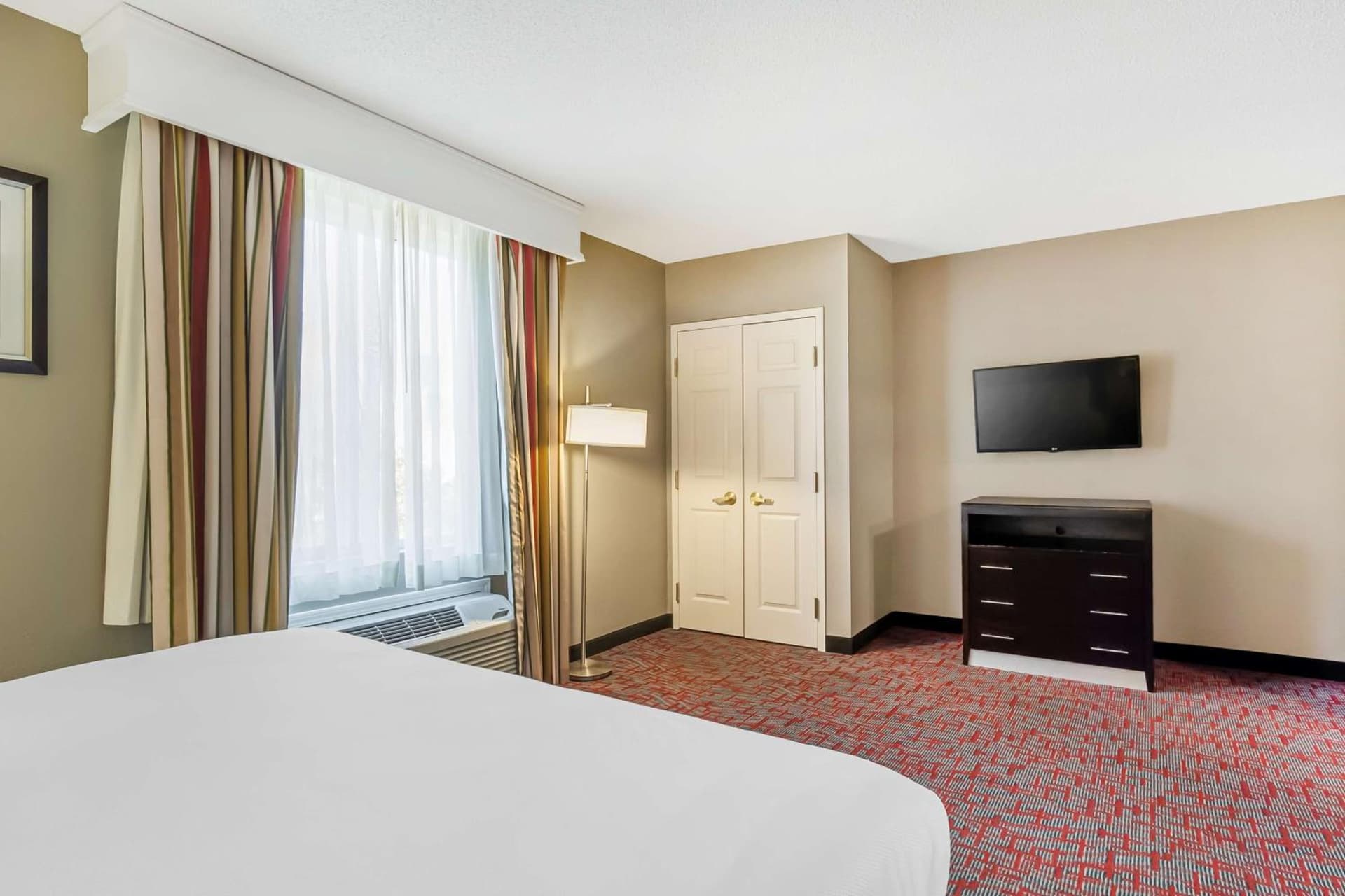 Comfort Inn & Suites North Charleston - Northwoods gallery photo in Charleston, SC — image 25