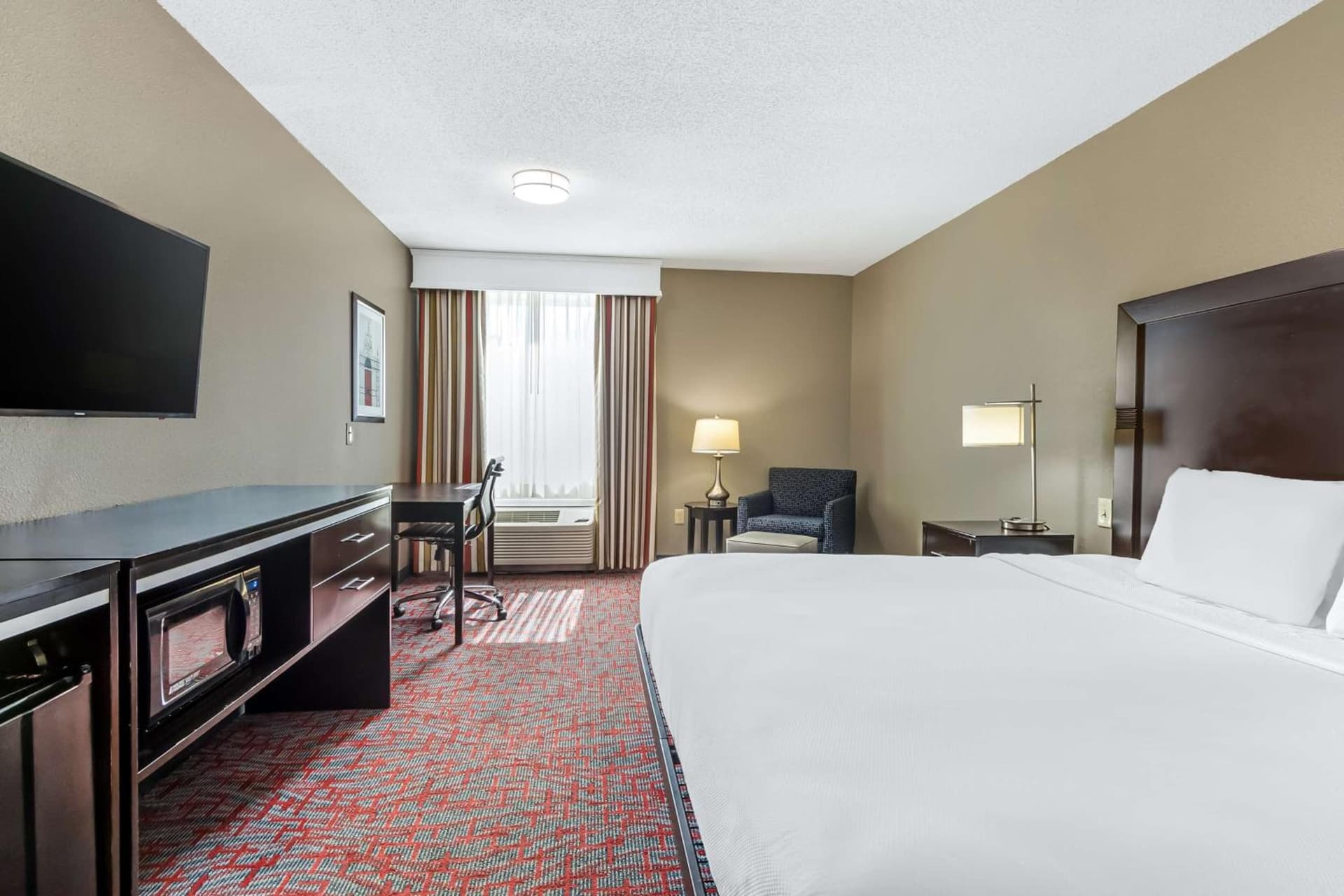 Comfort Inn & Suites North Charleston - Northwoods gallery photo in Charleston, SC — image 8