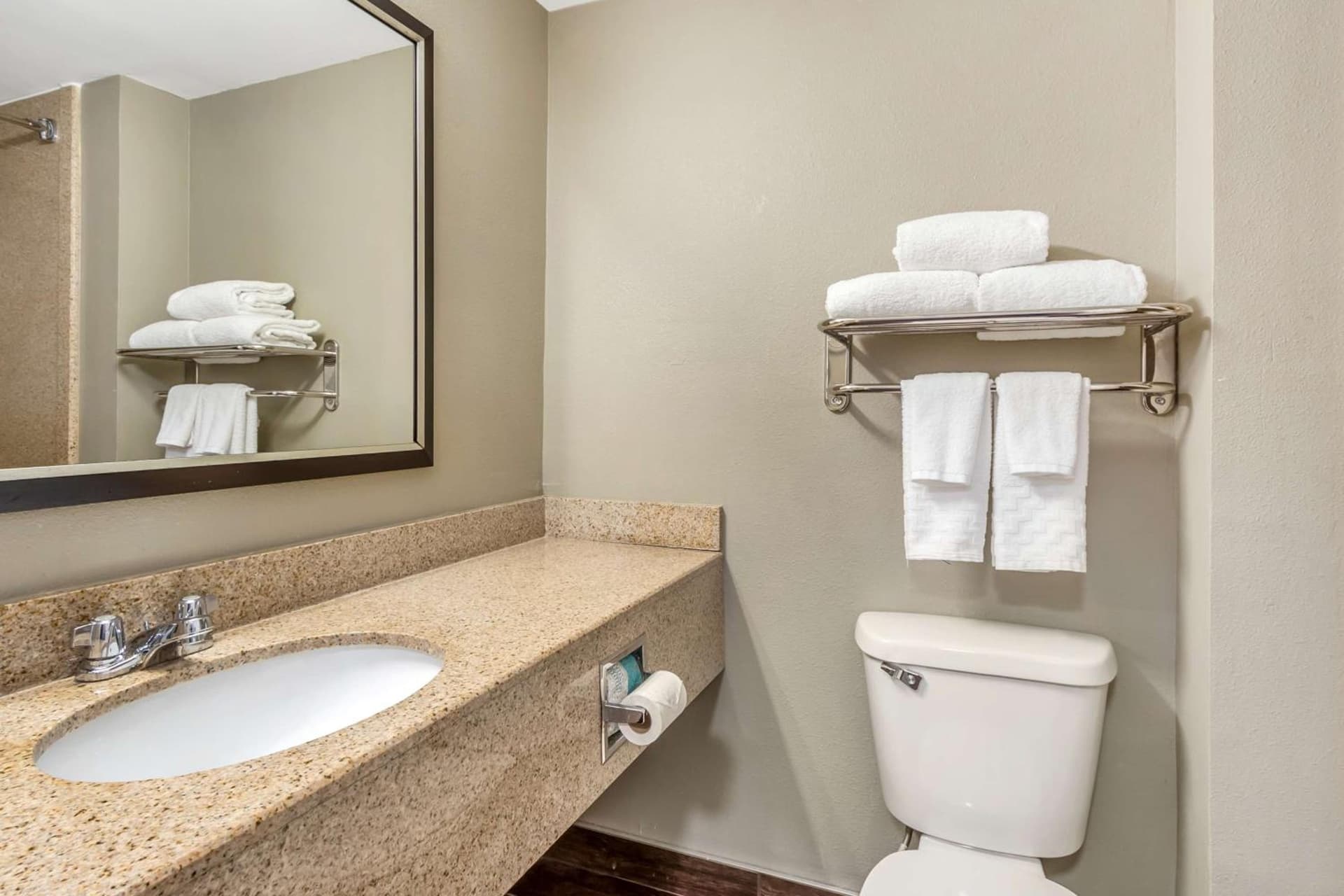 Comfort Inn & Suites North Charleston - Northwoods gallery photo in Charleston, SC — image 41