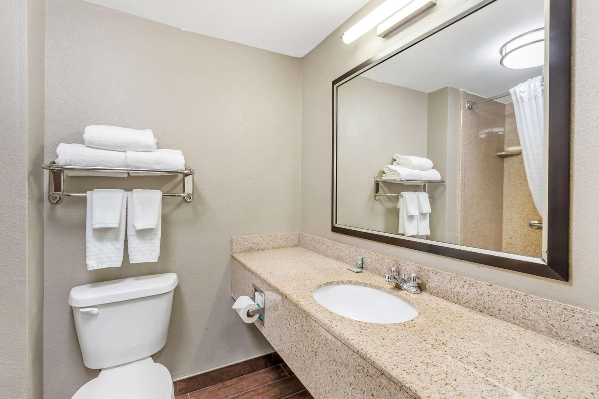 Comfort Inn & Suites North Charleston - Northwoods gallery photo in Charleston, SC — image 34