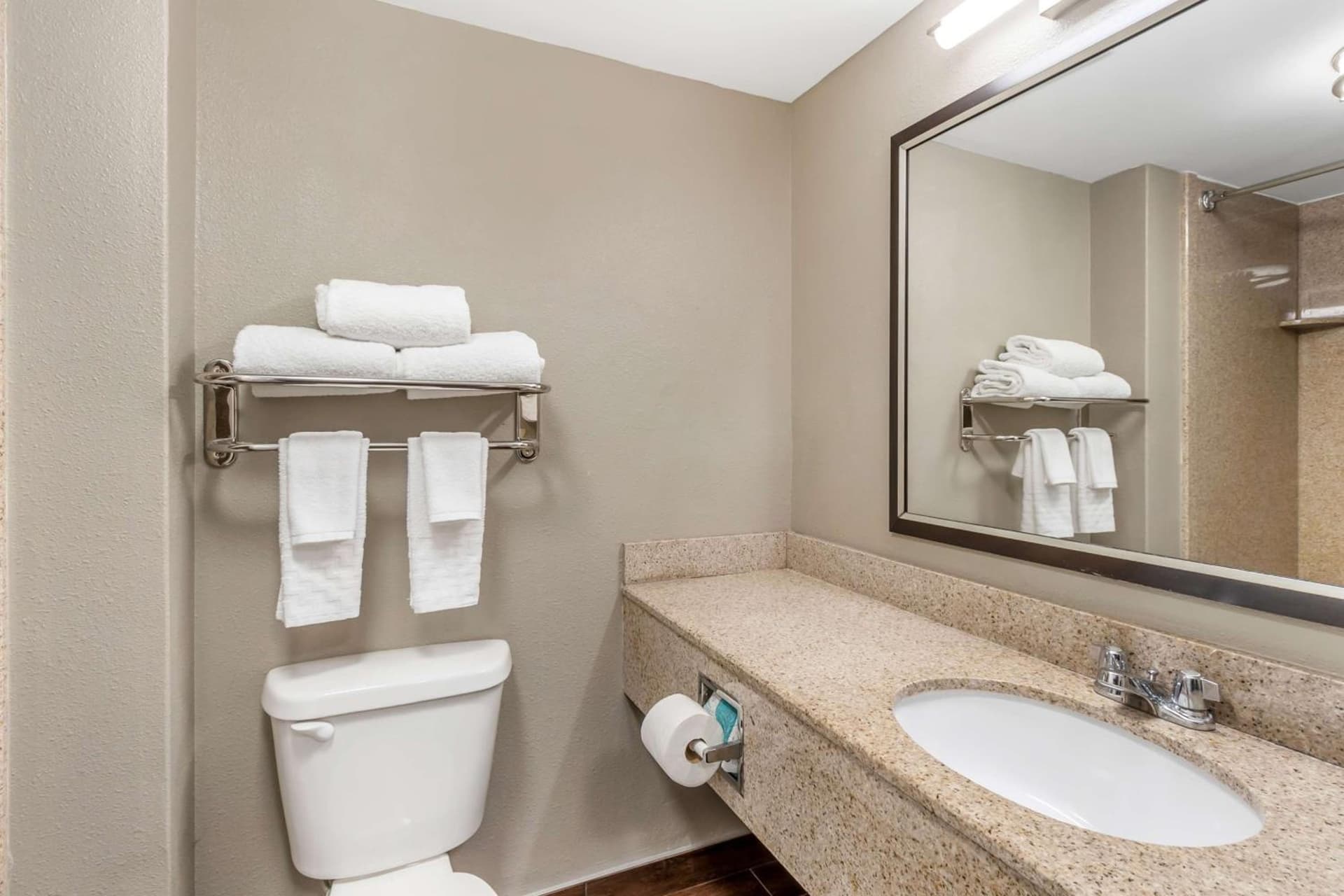 Comfort Inn & Suites North Charleston - Northwoods gallery photo in Charleston, SC — image 37