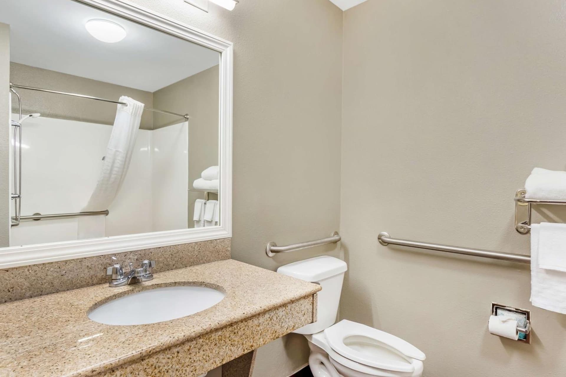 Comfort Inn & Suites North Charleston - Northwoods gallery photo in Charleston, SC — image 10