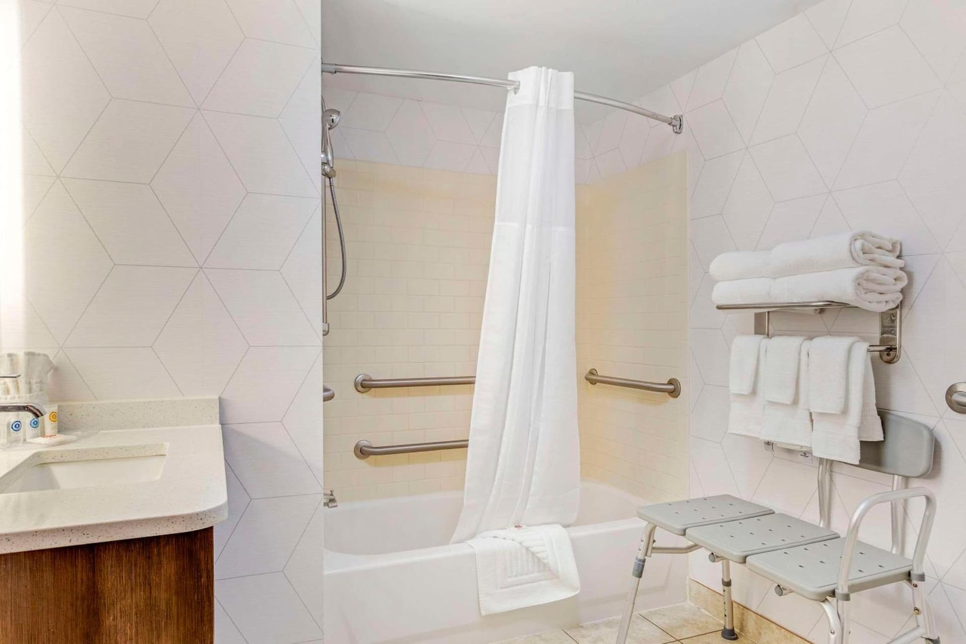 Comfort Suites Whitsett - Greensboro East gallery photo in Whitsett, NC — image 18