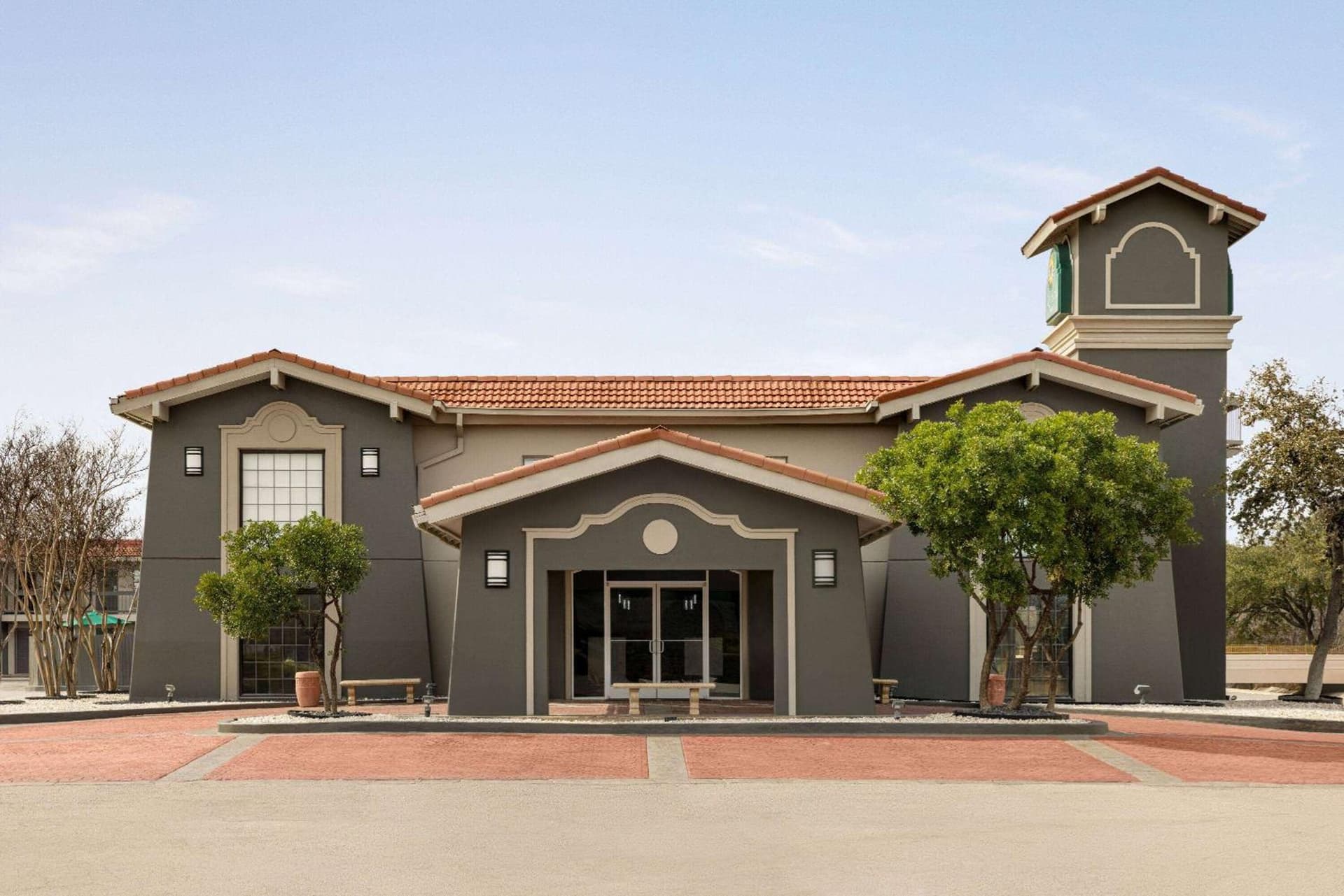 La Quinta Inn by Wyndham San Antonio Lackland interior in San Antonio, TX — gallery photo 2