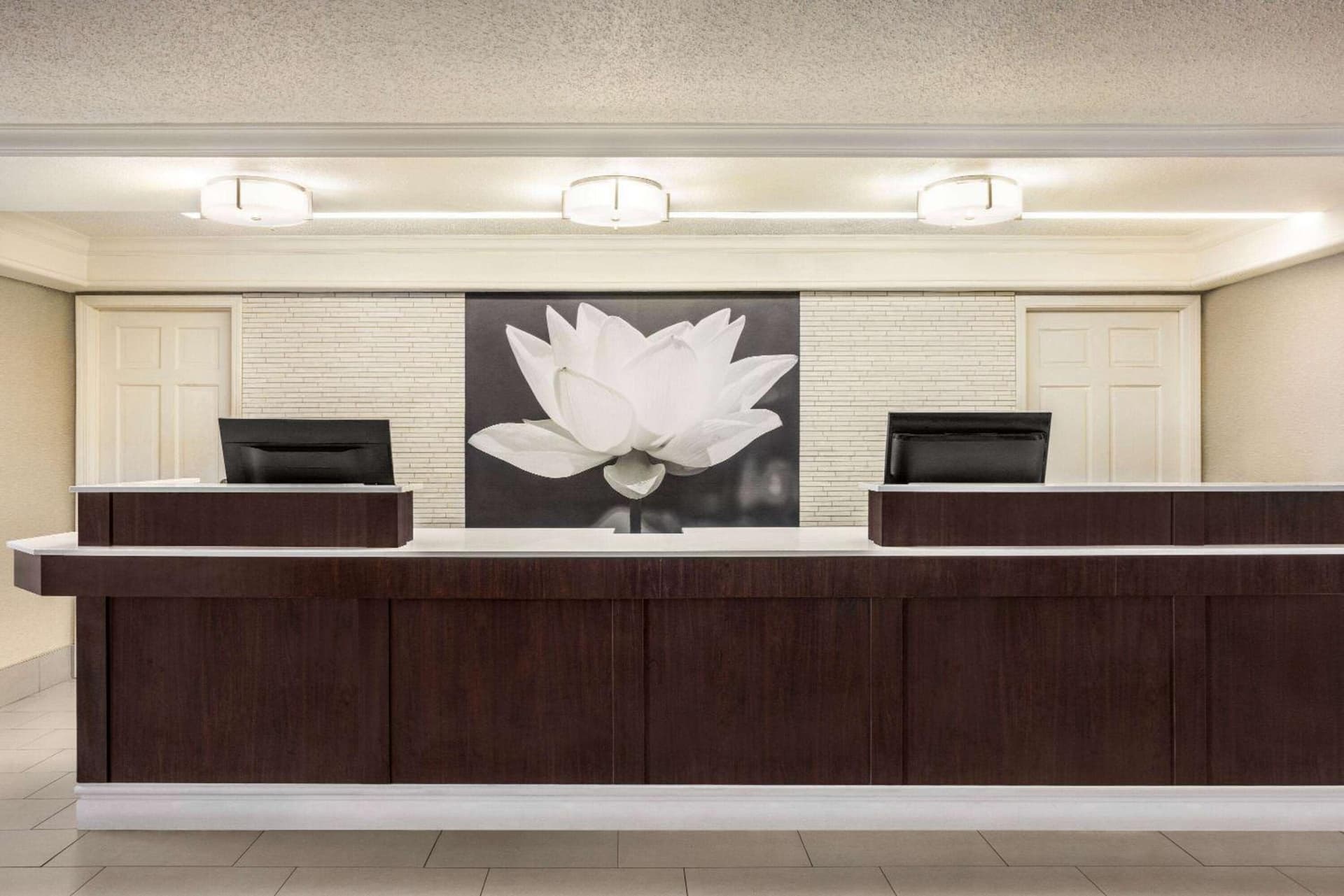 La Quinta Inn by Wyndham San Antonio I-35 N at Toepperwein gallery photo in San Antonio, TX — image 7