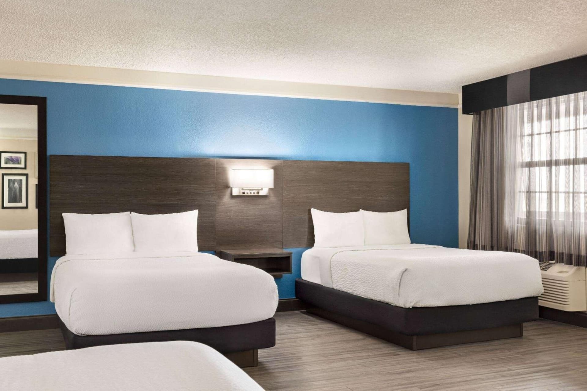 La Quinta Inn by Wyndham San Antonio I-35 N at Toepperwein gallery photo in San Antonio, TX — image 15