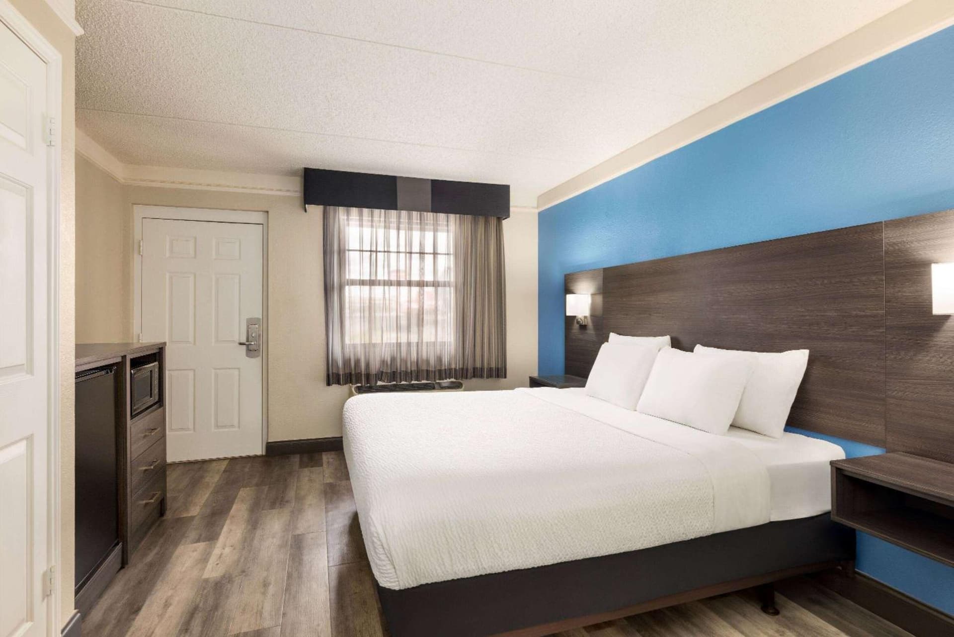 La Quinta Inn by Wyndham San Antonio I-35 N at Toepperwein gallery photo in San Antonio, TX — image 9