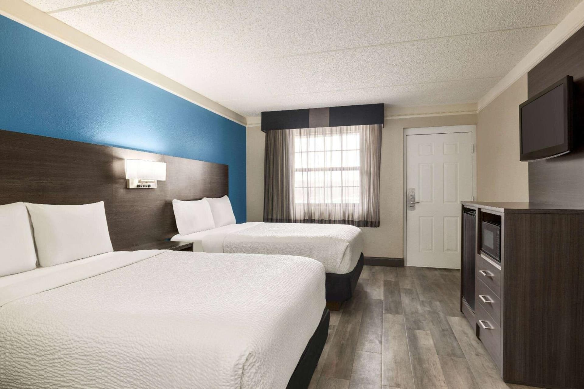 La Quinta Inn by Wyndham San Antonio I-35 N at Toepperwein gallery photo in San Antonio, TX — image 16