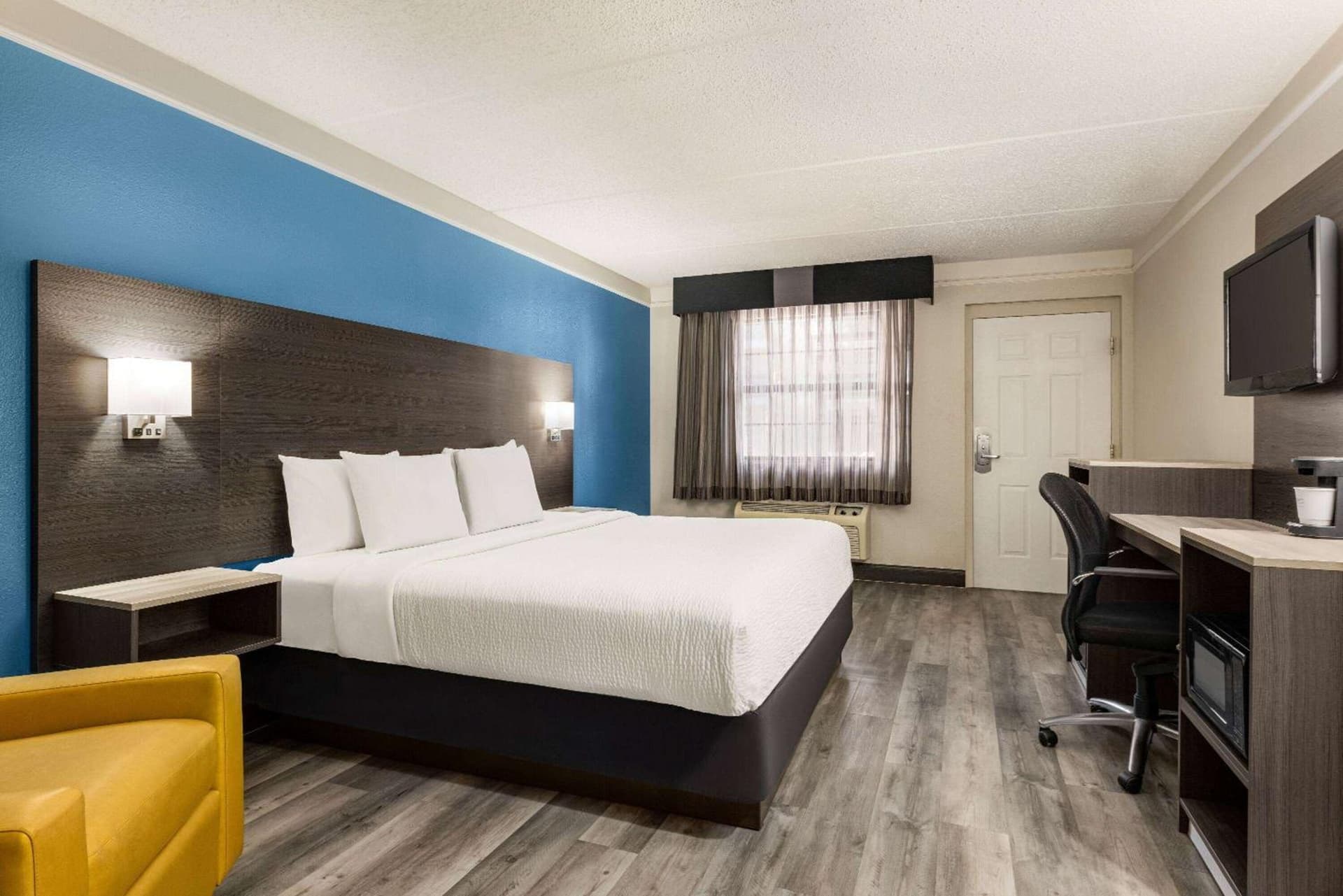 La Quinta Inn by Wyndham San Antonio I-35 N at Toepperwein gallery photo in San Antonio, TX — image 31