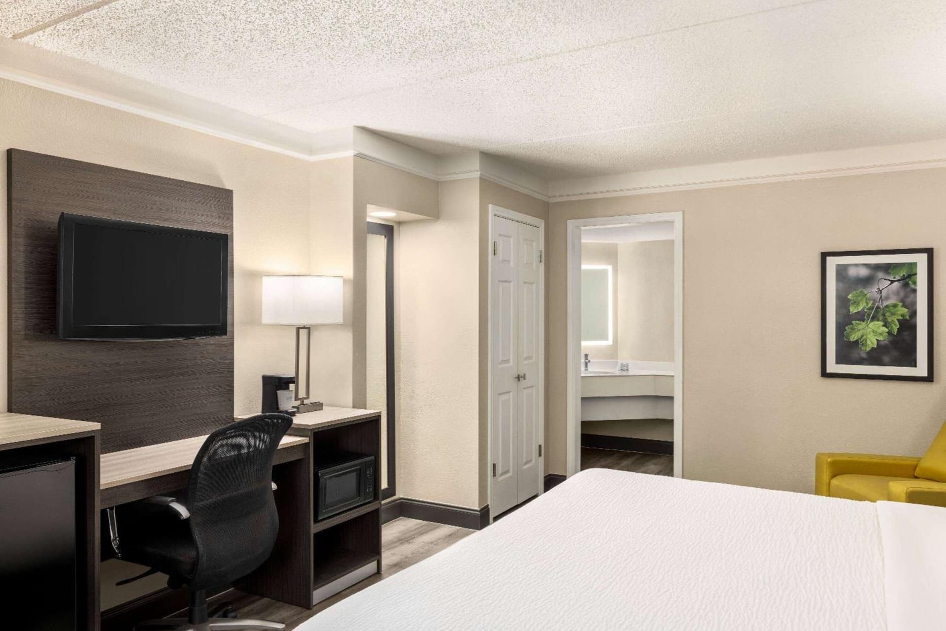 La Quinta Inn by Wyndham San Antonio I-35 N at Toepperwein gallery photo in San Antonio, TX — image 10