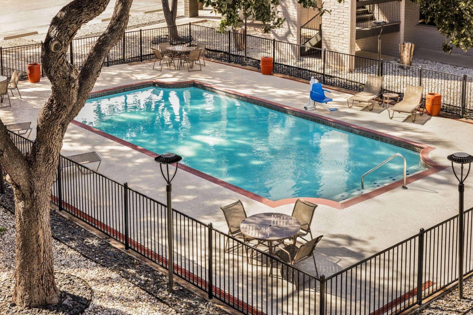 La Quinta Inn by Wyndham San Antonio I-35 N at Toepperwein gallery photo in San Antonio, TX — image 24