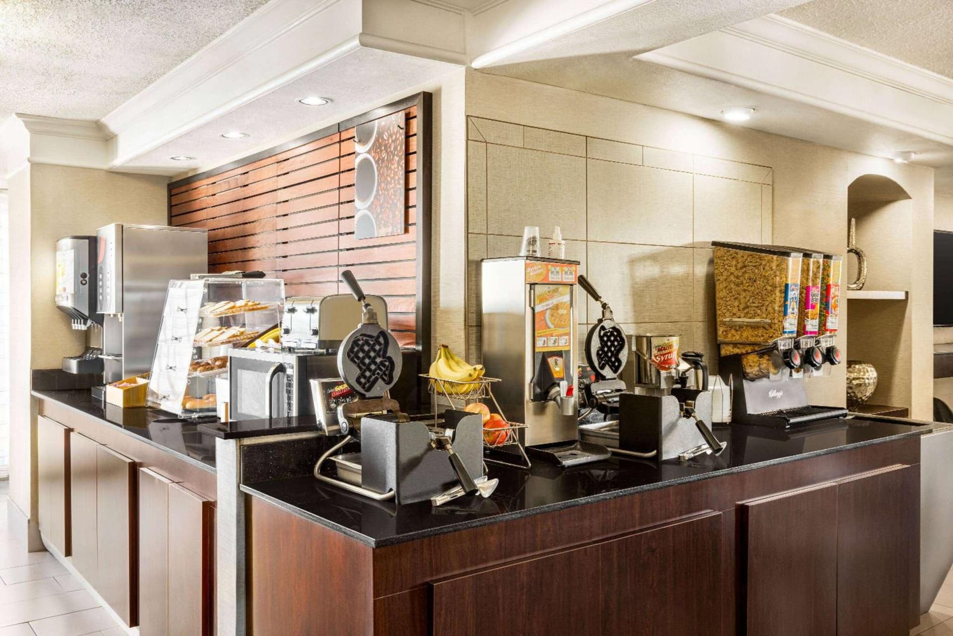 La Quinta Inn by Wyndham San Antonio I-35 N at Toepperwein gallery photo in San Antonio, TX — image 17