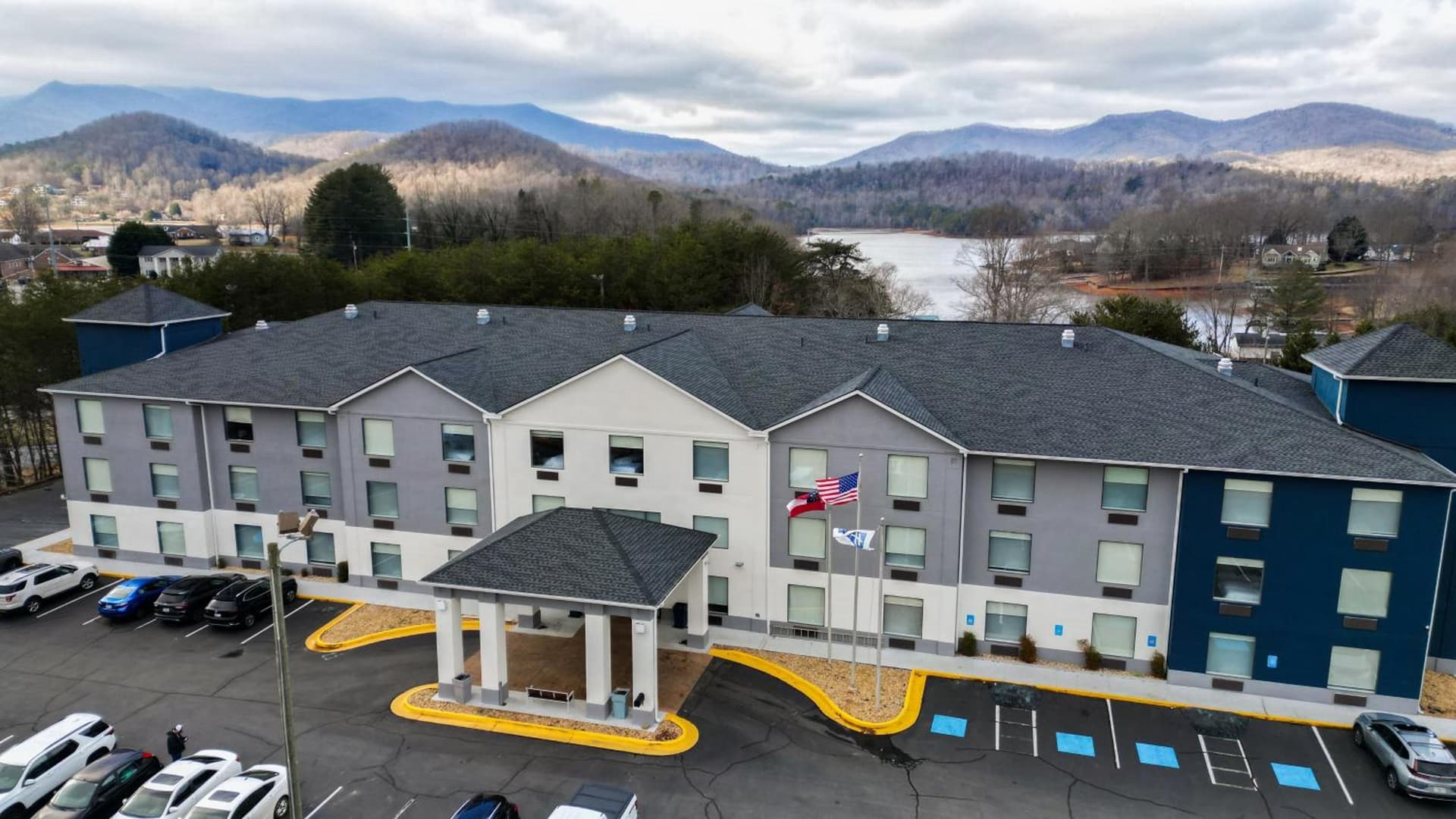 Holiday Inn Express & Suites Hiawassee by IHG — hotel in Hiawassee, Georgia