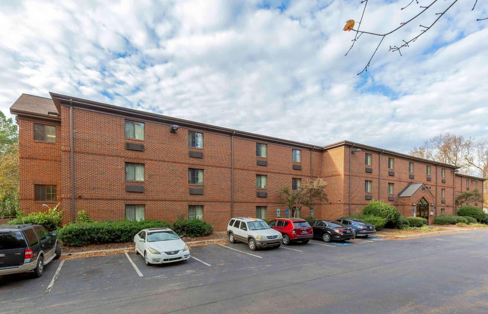 Extended Stay America Suites - Raleigh - North Raleigh - Wake Towne Dr property views in Raleigh, NC — gallery photo 3