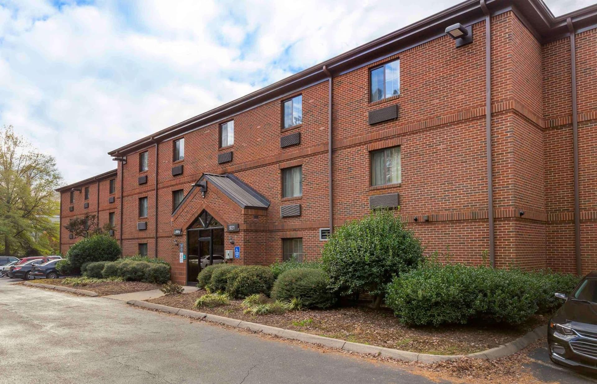 Extended Stay America Suites - Raleigh - North Raleigh - Wake Towne Dr interior in Raleigh, NC — gallery photo 2