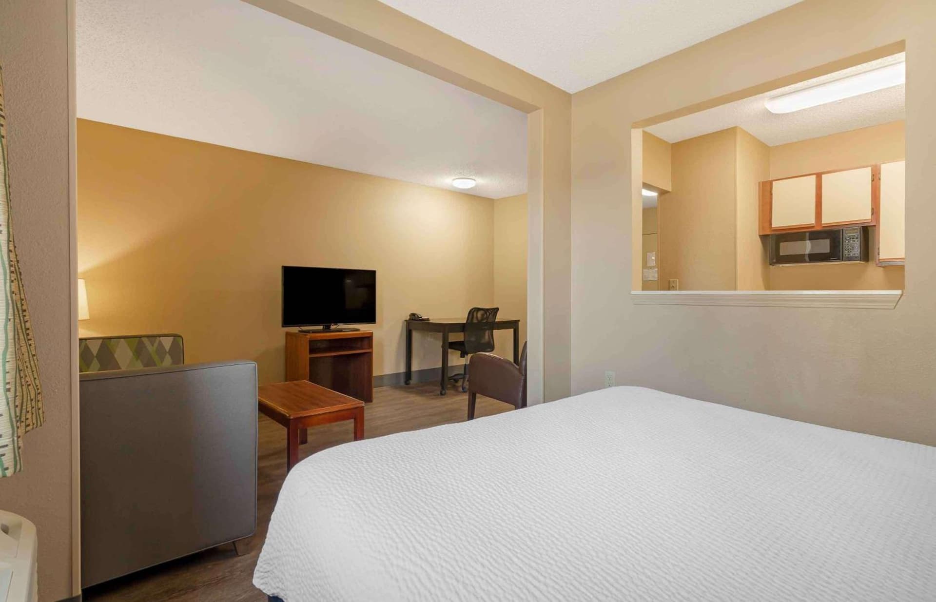 Extended Stay America Suites - Tulsa - Midtown interior in Tulsa, OK — gallery photo 2