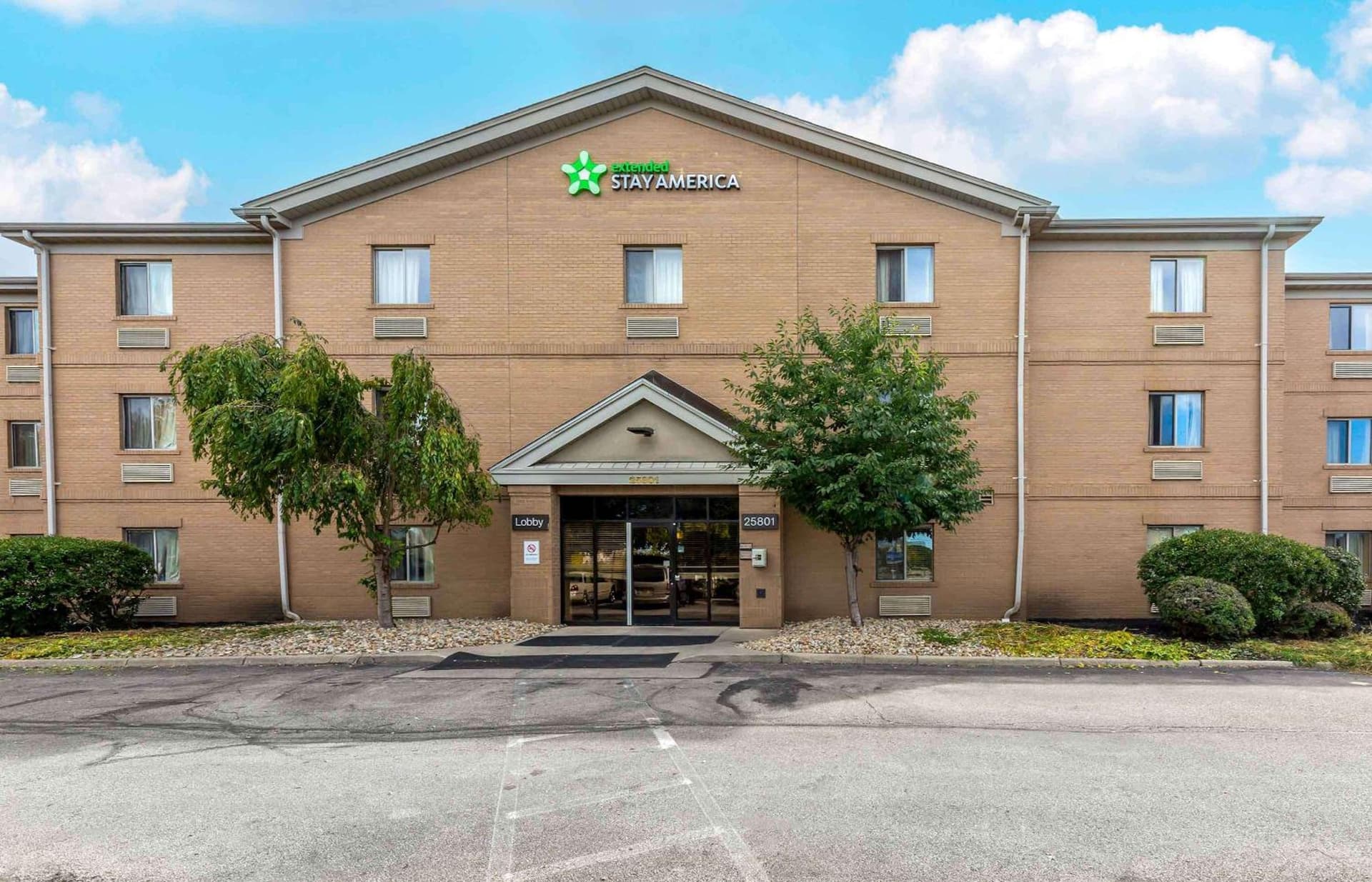 Extended Stay America Suites - Cleveland - Great Northern Mall interior in North Olmsted, OH — gallery photo 2