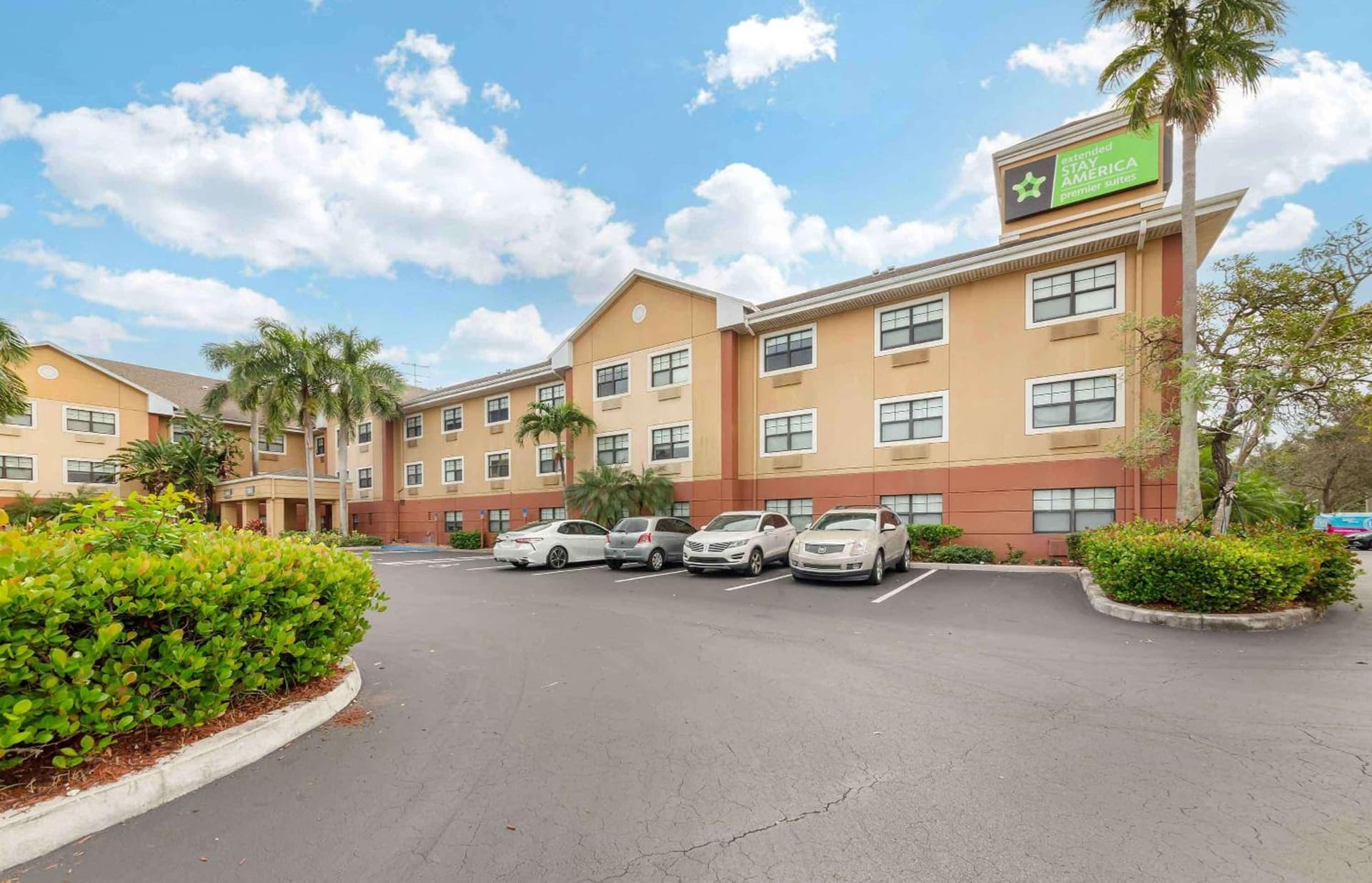 Extended Stay America Premier Suites - Fort Lauderdale - Deerfield Beach featured exterior or lobby in Deerfield Beach, FL — similar hotel