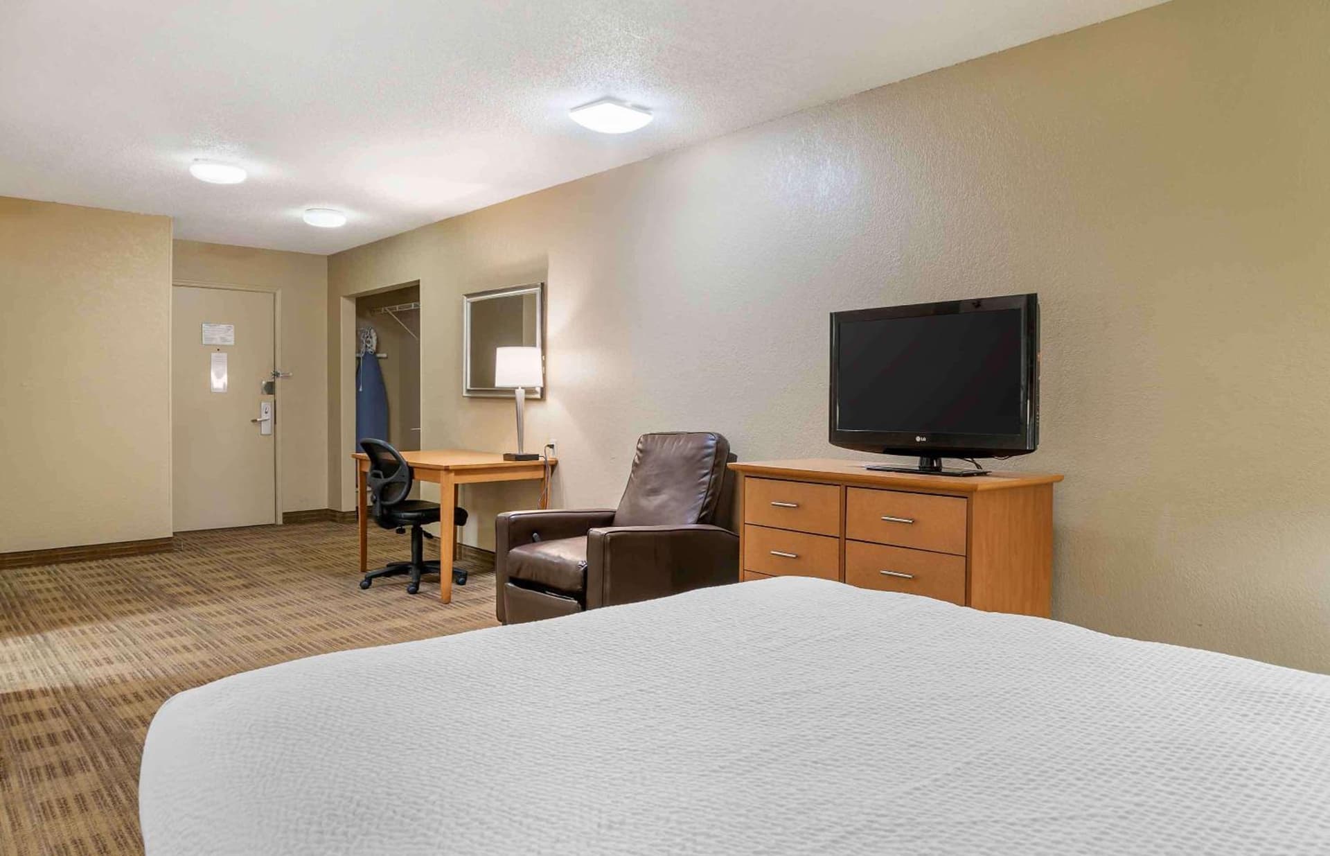 Extended Stay America Select Suites - Detroit - Warren gallery photo in Warren, MI — image 22