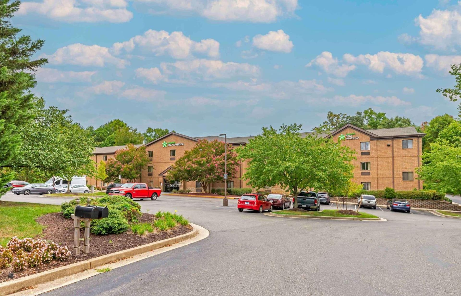 Extended Stay America Select Suites - Richmond - Innsbrook interior in Richmond, VA — gallery photo 2
