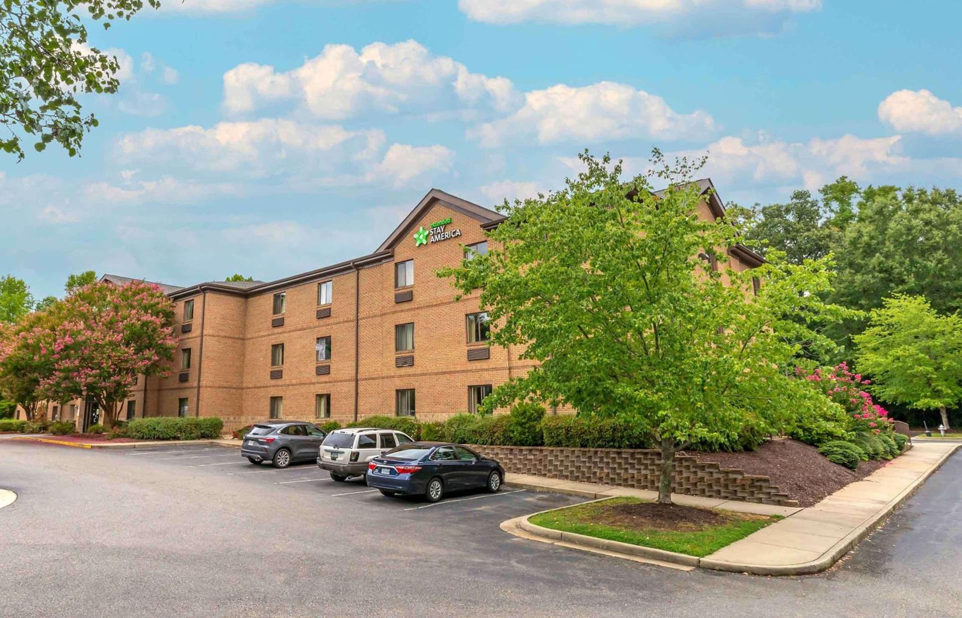 Extended Stay America Select Suites - Richmond - Innsbrook featured exterior or lobby in Richmond, VA — similar hotel