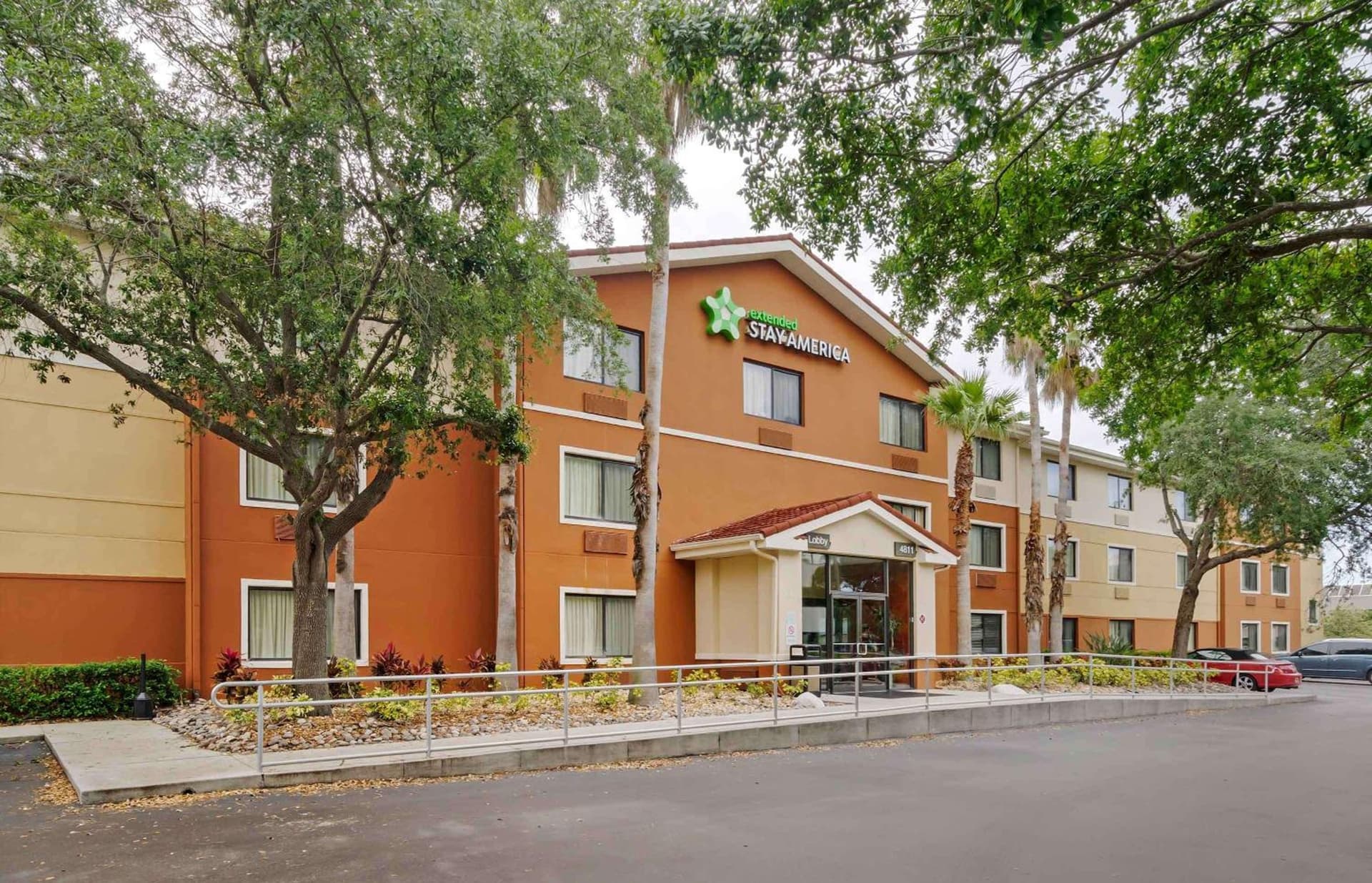 Extended Stay America Select Suites Tampa Airport Memorial Hwy property views in Tampa, FL — gallery photo 3
