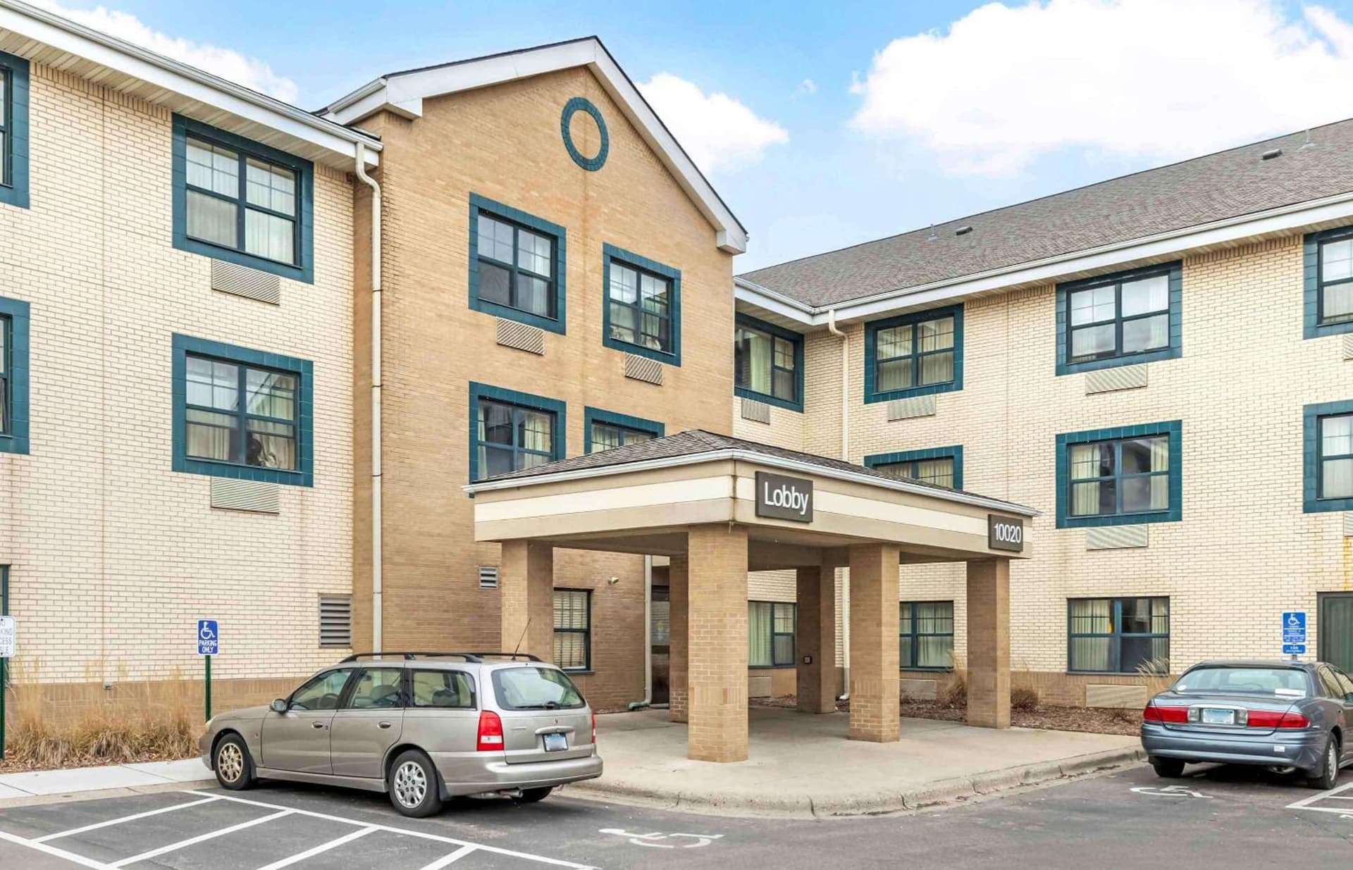 Extended Stay America Suites - Minneapolis - Woodbury interior in Woodbury, MN — gallery photo 2