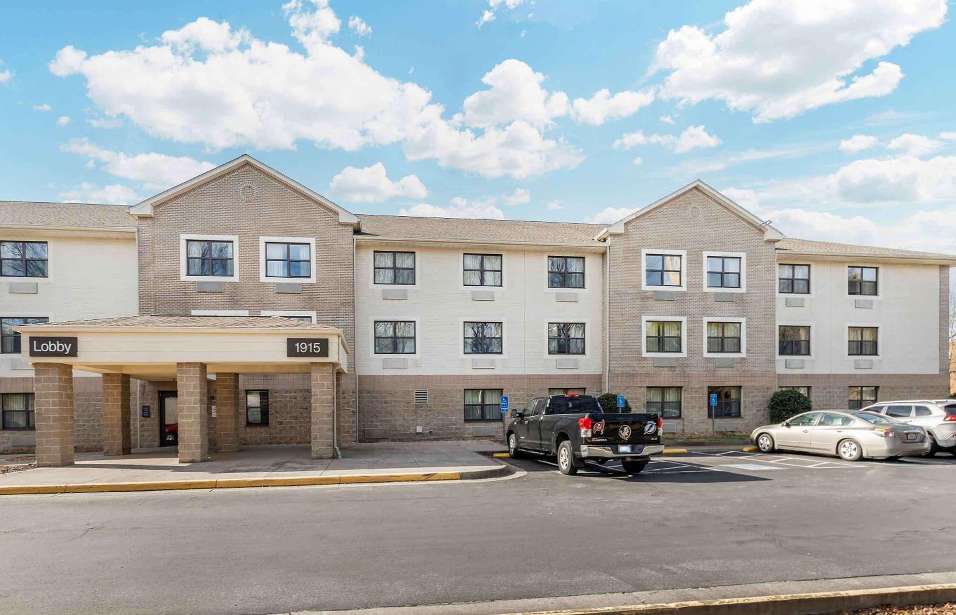 Extended Stay America Suites - Hampton - Coliseum featured exterior or lobby in Hampton, VA — similar hotel