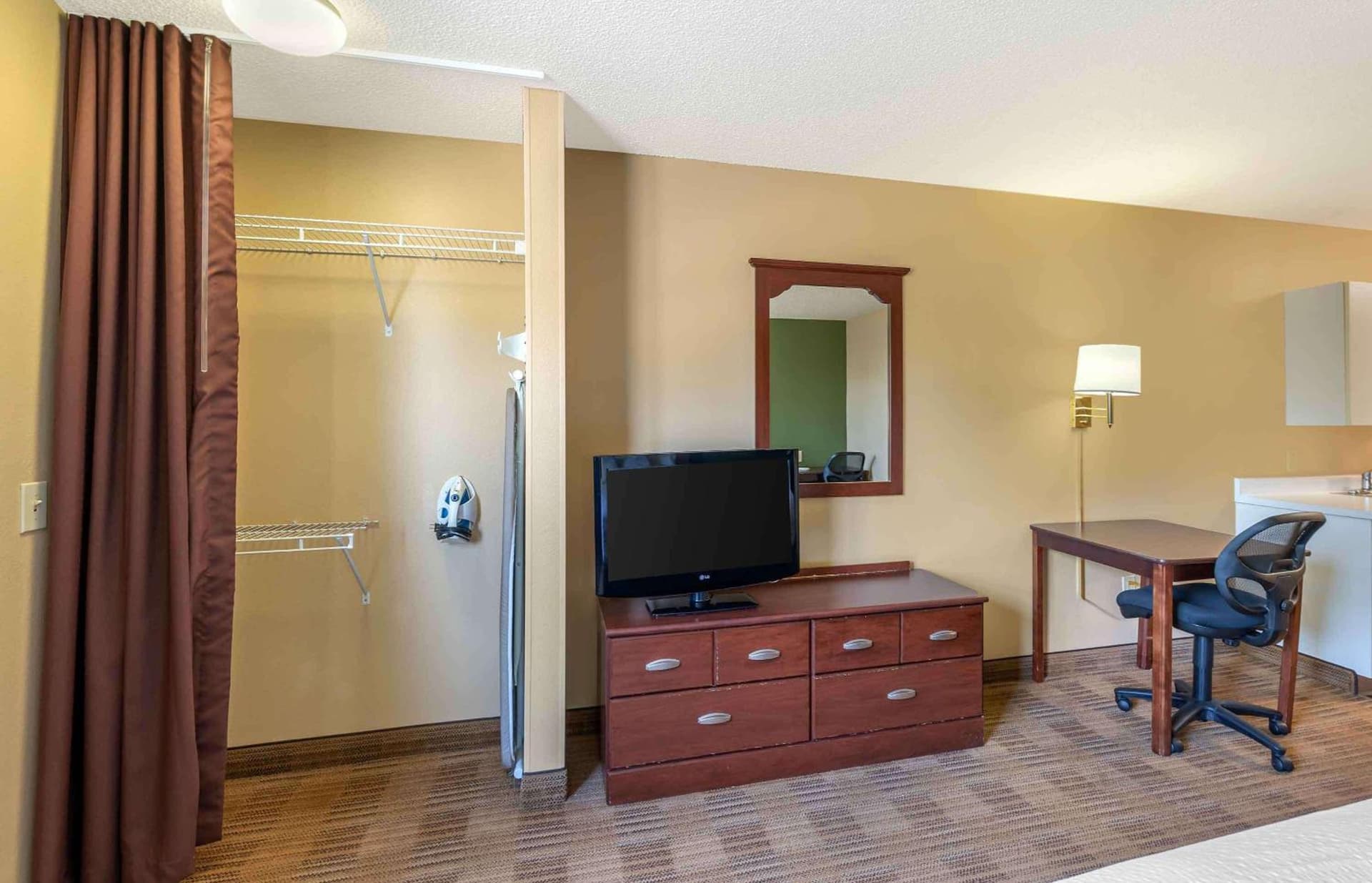 Extended Stay America Suites - Hampton - Coliseum gallery photo in Hampton, VA — image 8
