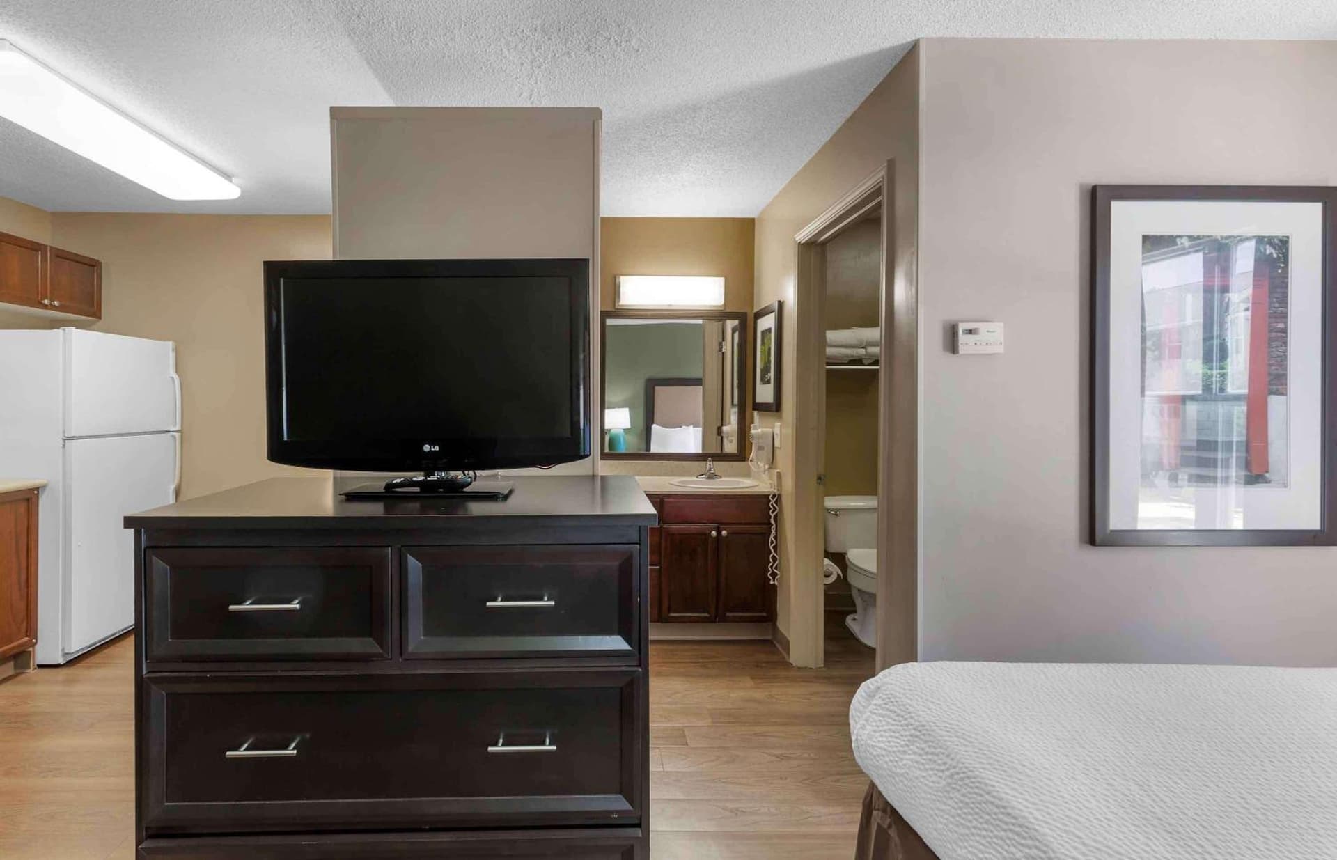 Extended Stay America Suites - Raleigh - RTP - 4919 Miami Blvd gallery photo in Durham, NC — image 27