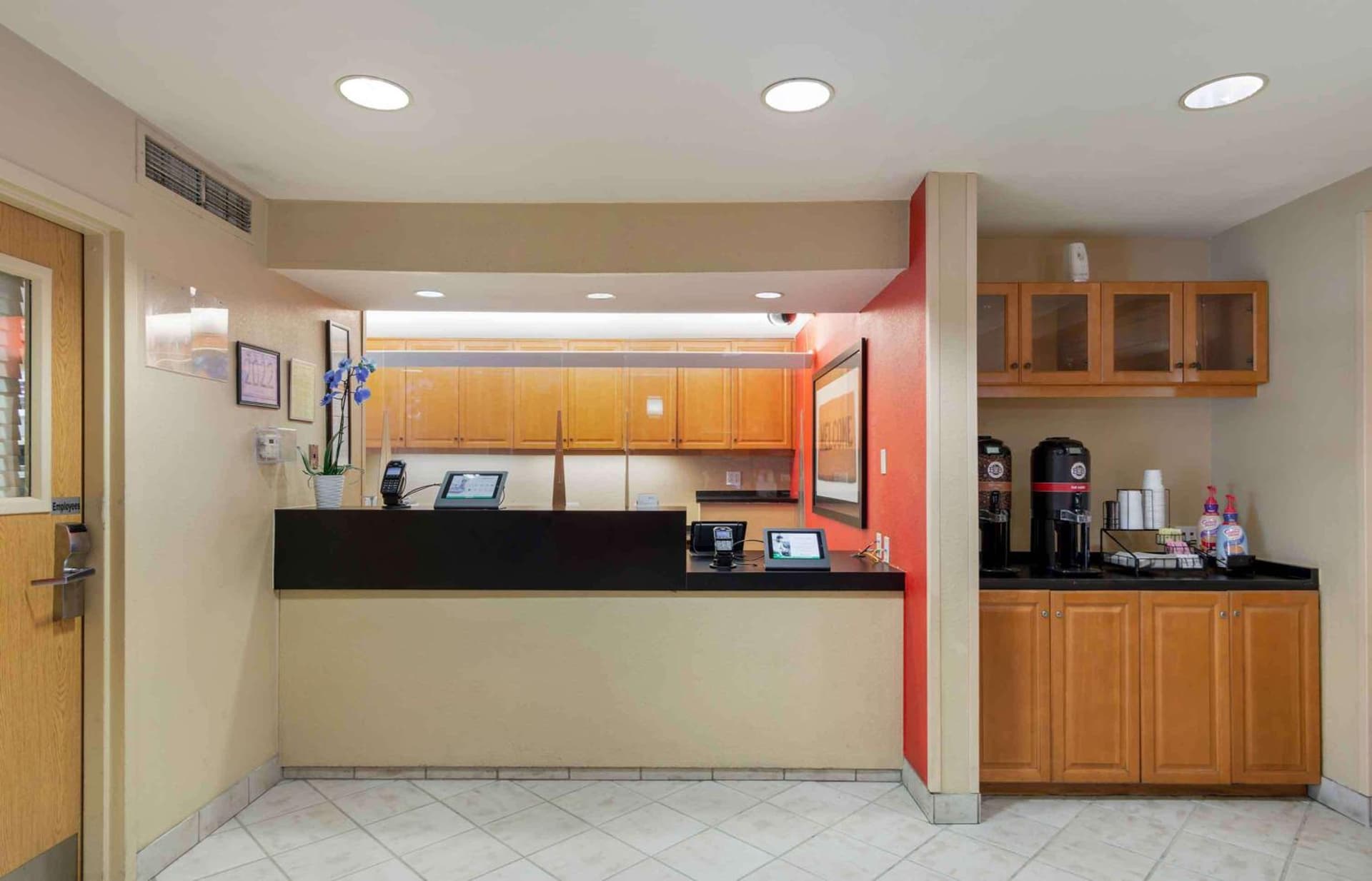 Extended Stay America Select Suites - Atlanta - Buckhead interior in Atlanta, GA — gallery photo 2
