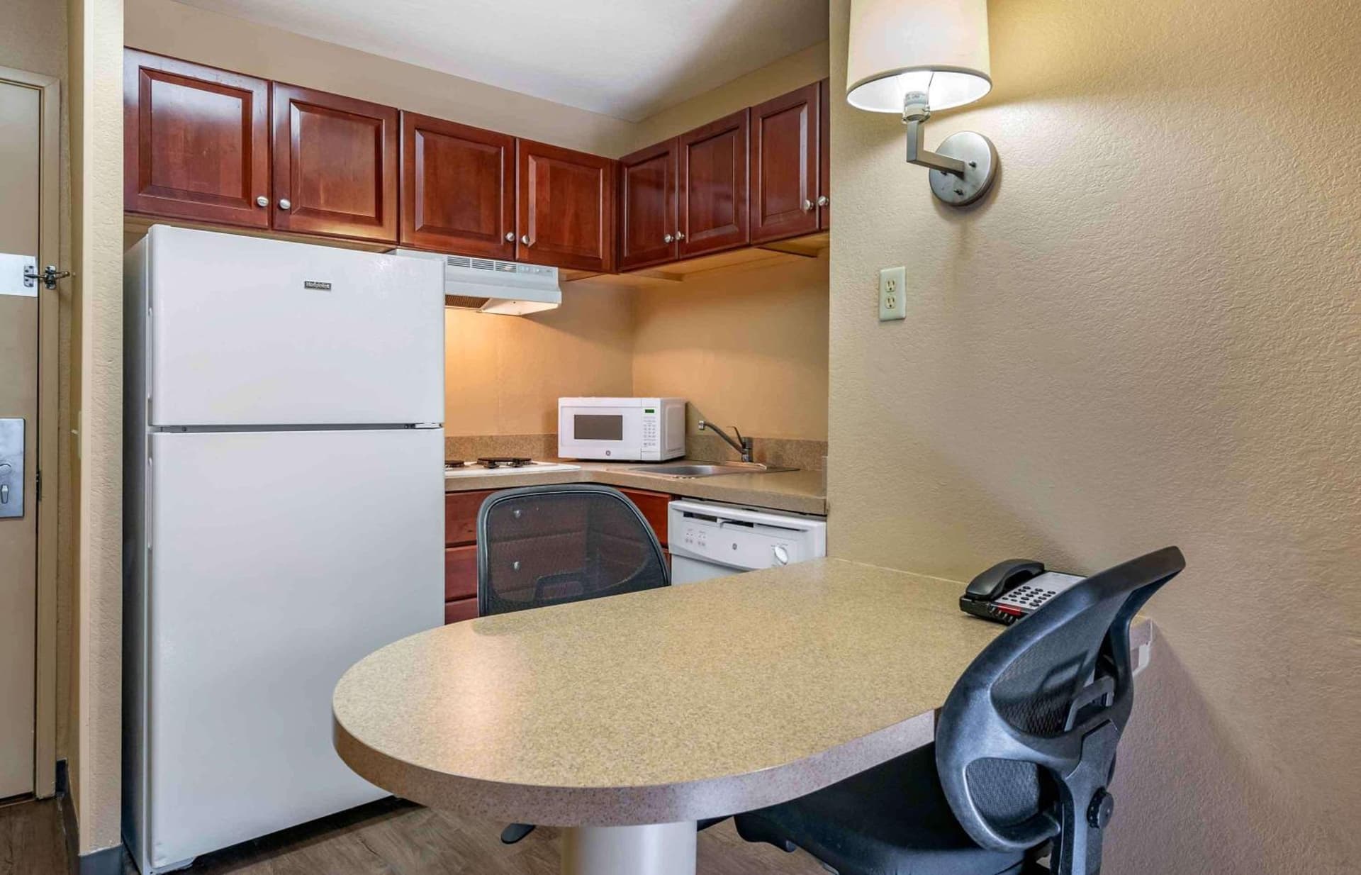 Extended Stay America Suites - Raleigh - RTP - 4919 Miami Blvd gallery photo in Durham, NC — image 80