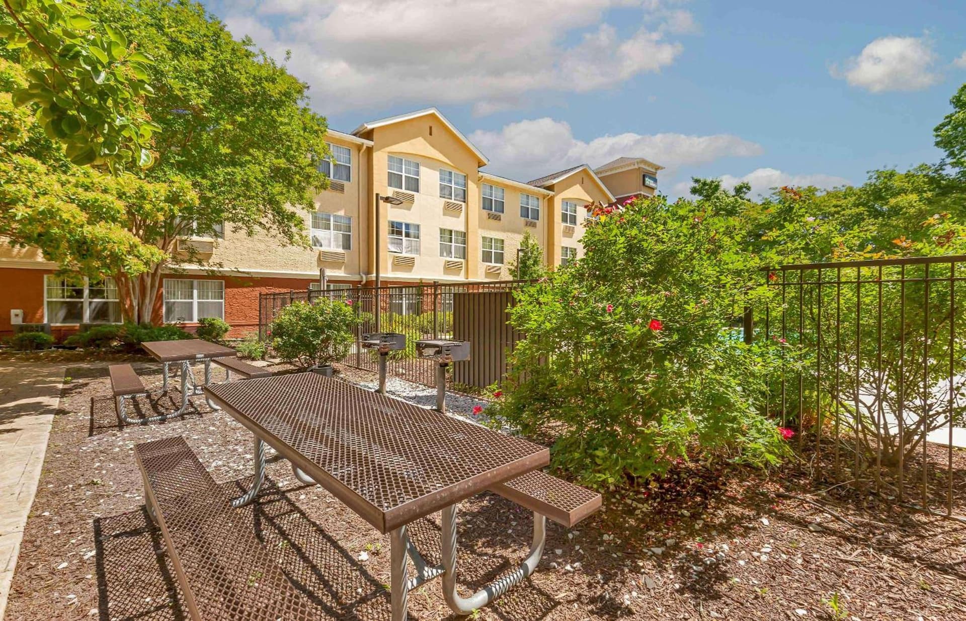 Extended Stay America Suites - Raleigh - RTP - 4919 Miami Blvd gallery photo in Durham, NC — image 22